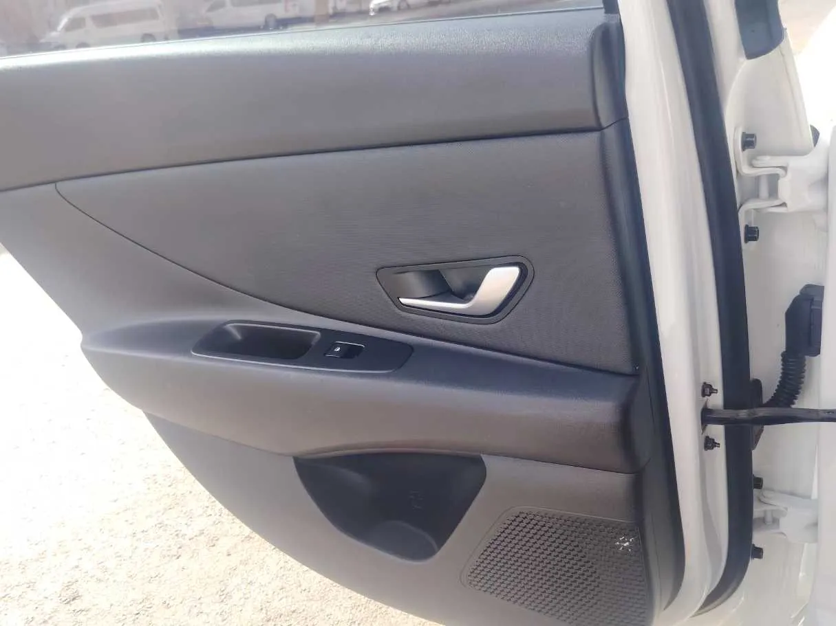 Car image 31