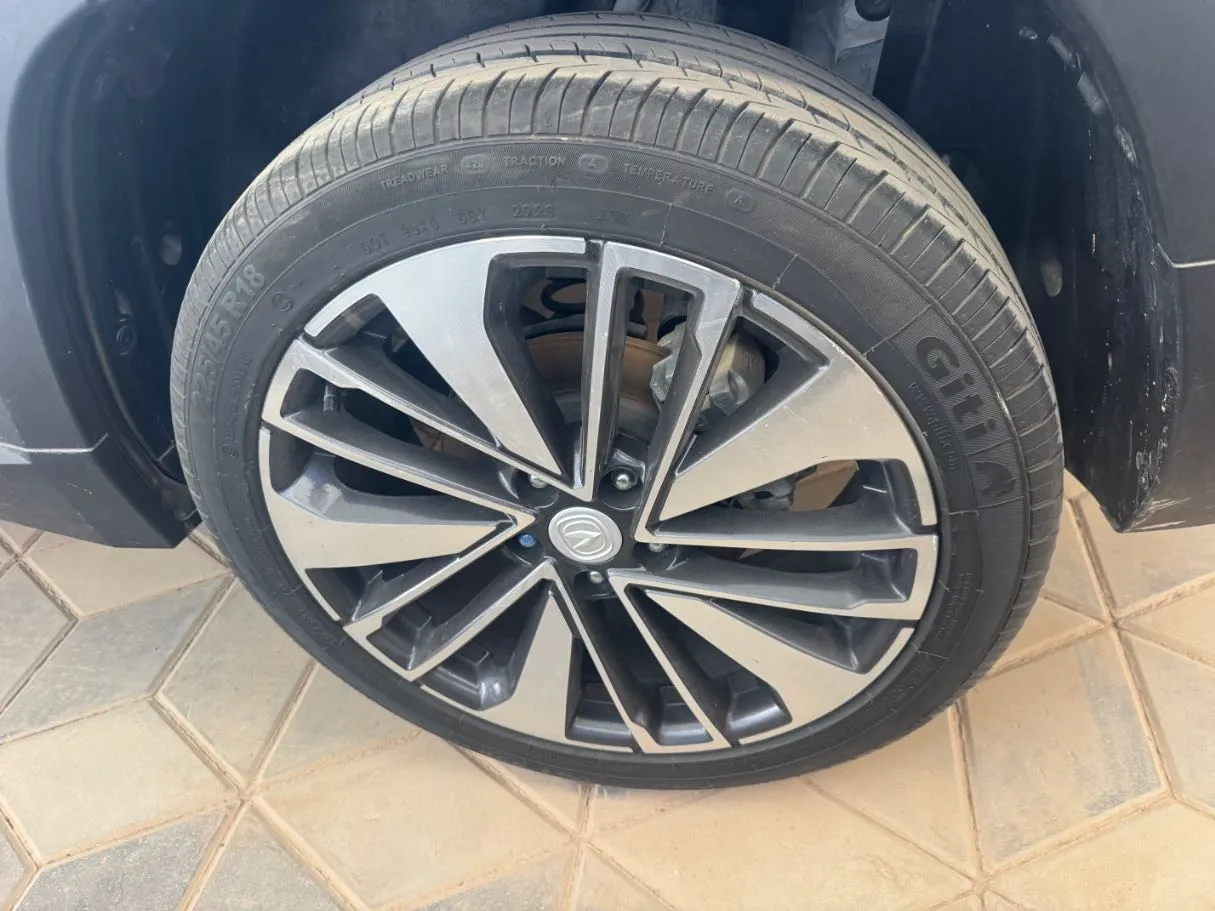 Car image 6
