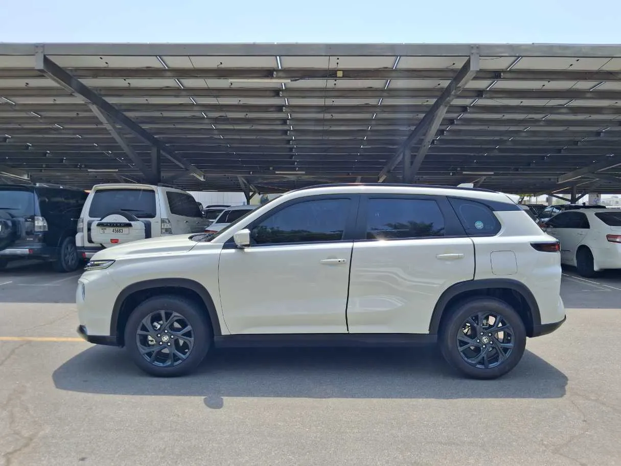 Car image 8