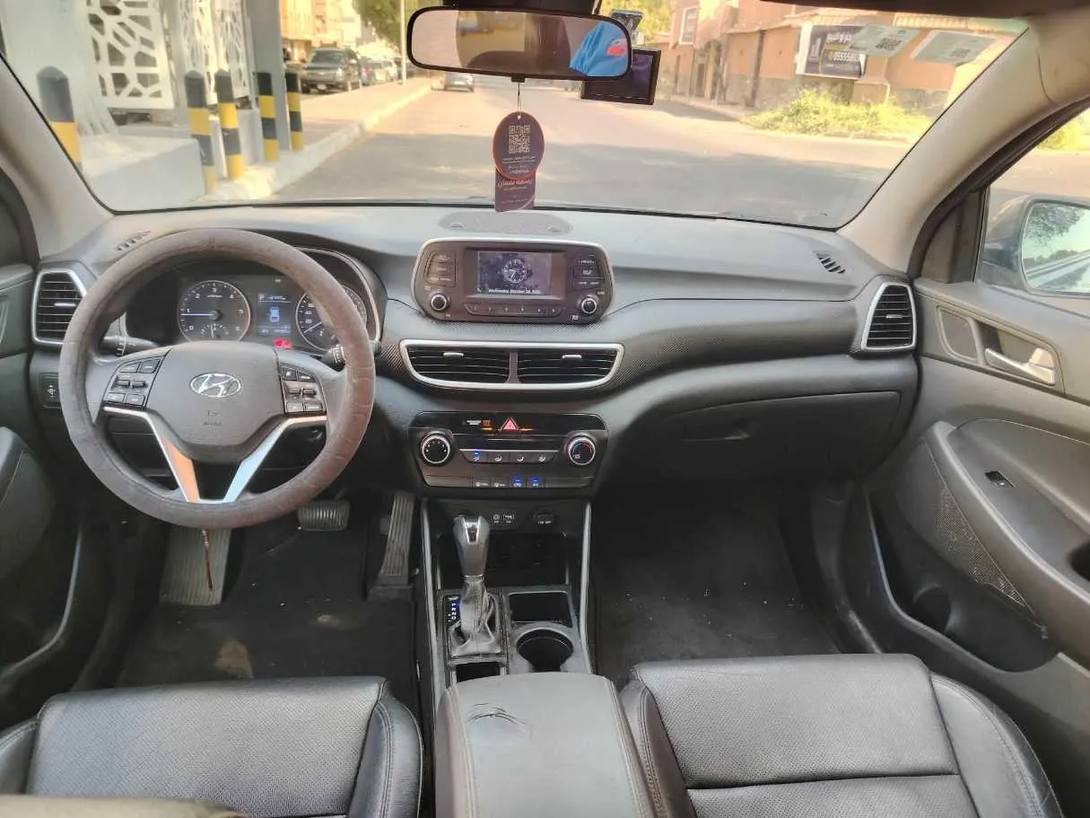 Car image 23