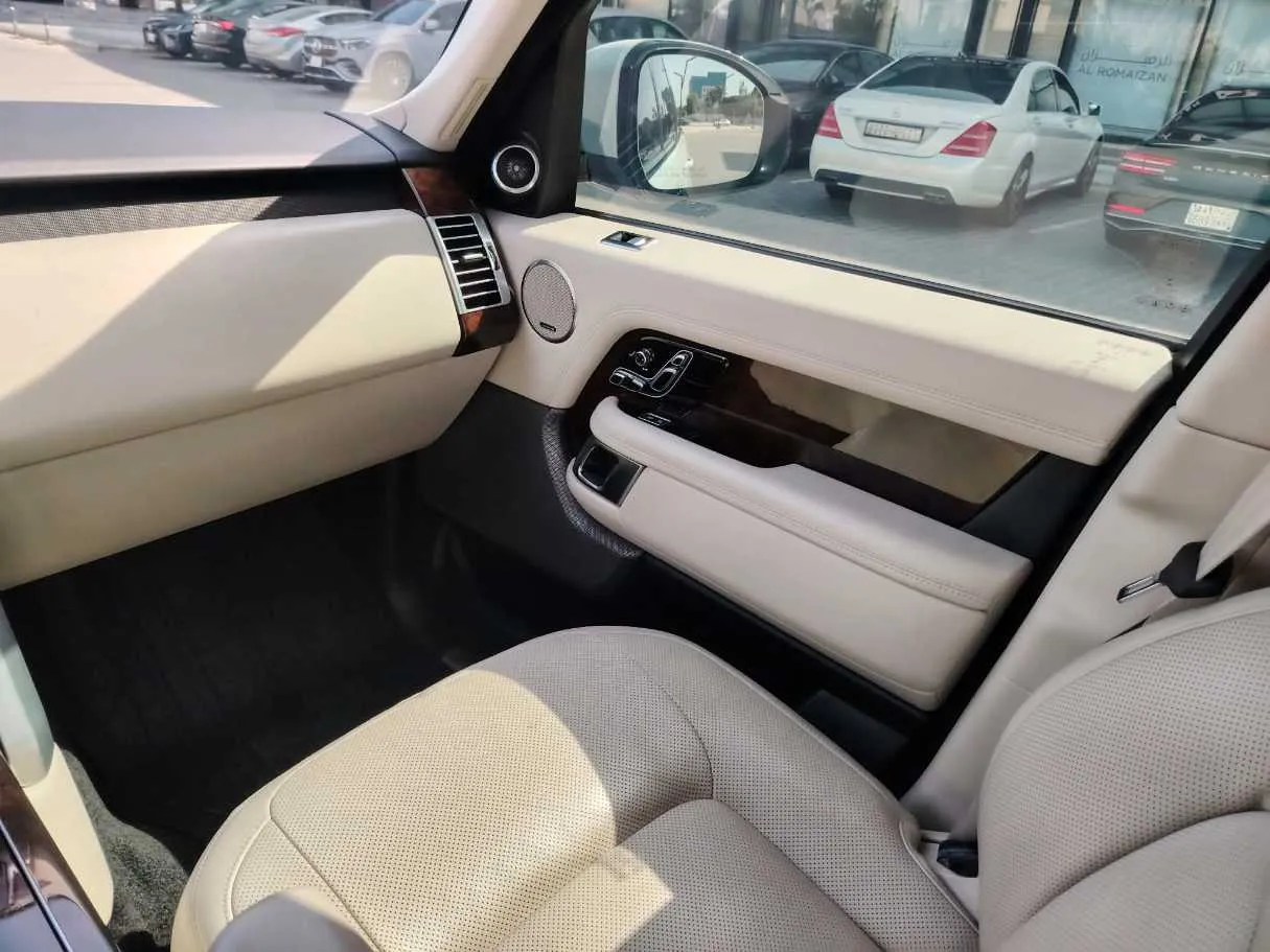 Car image 40