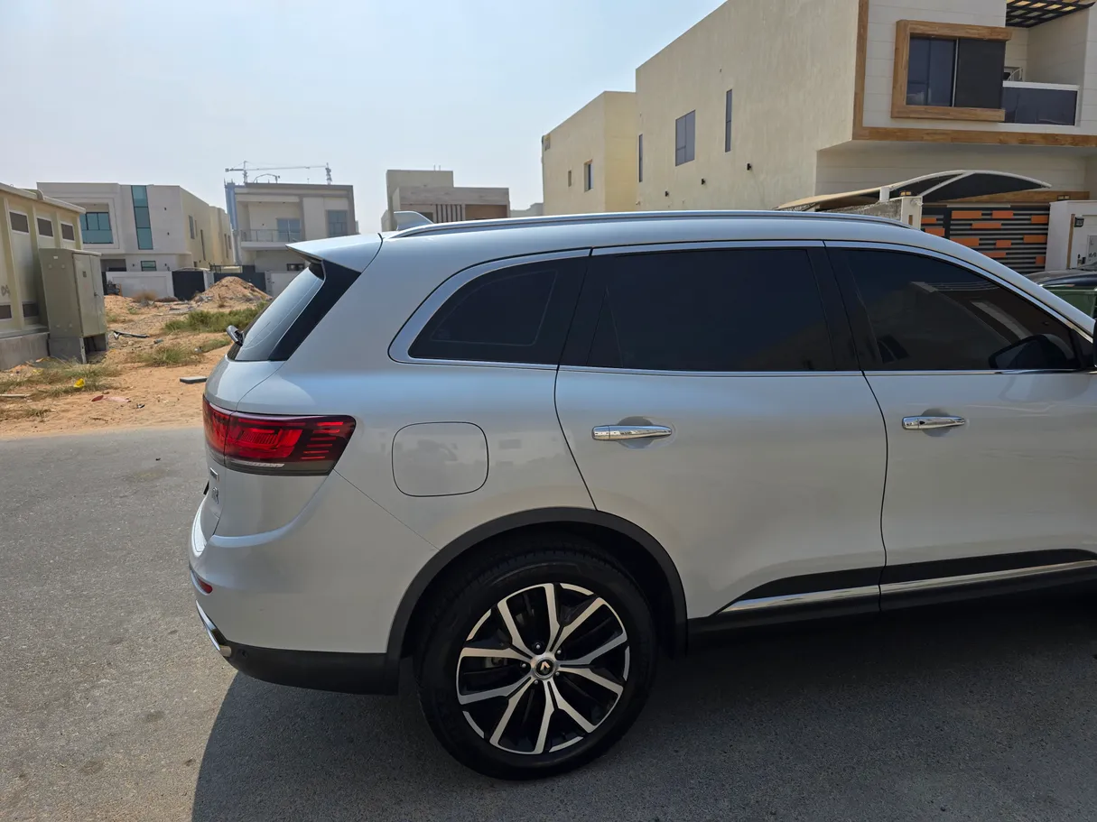 Car image 3