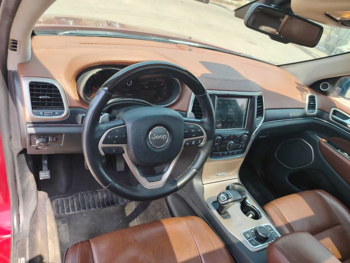 Car image 11