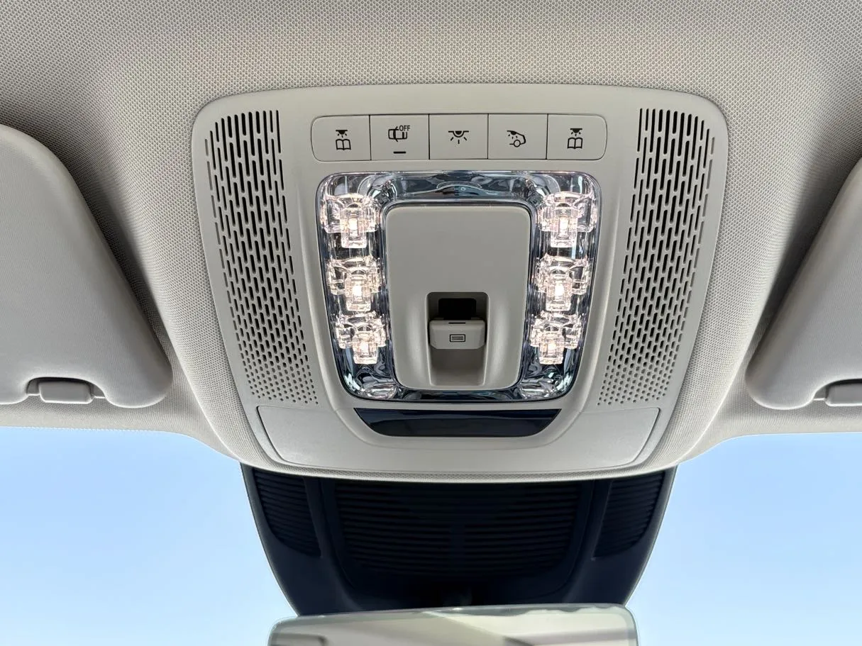 Car image 30