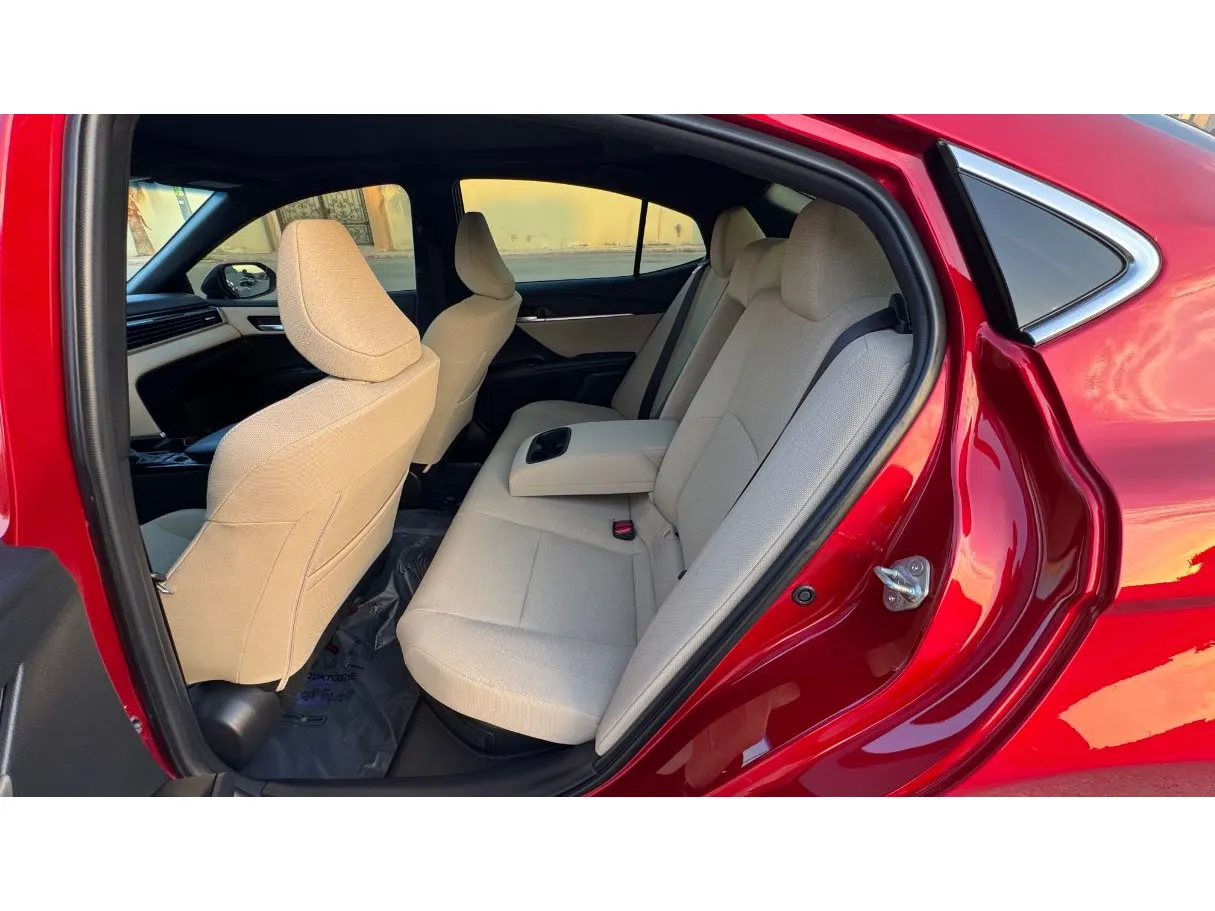 Car image 11