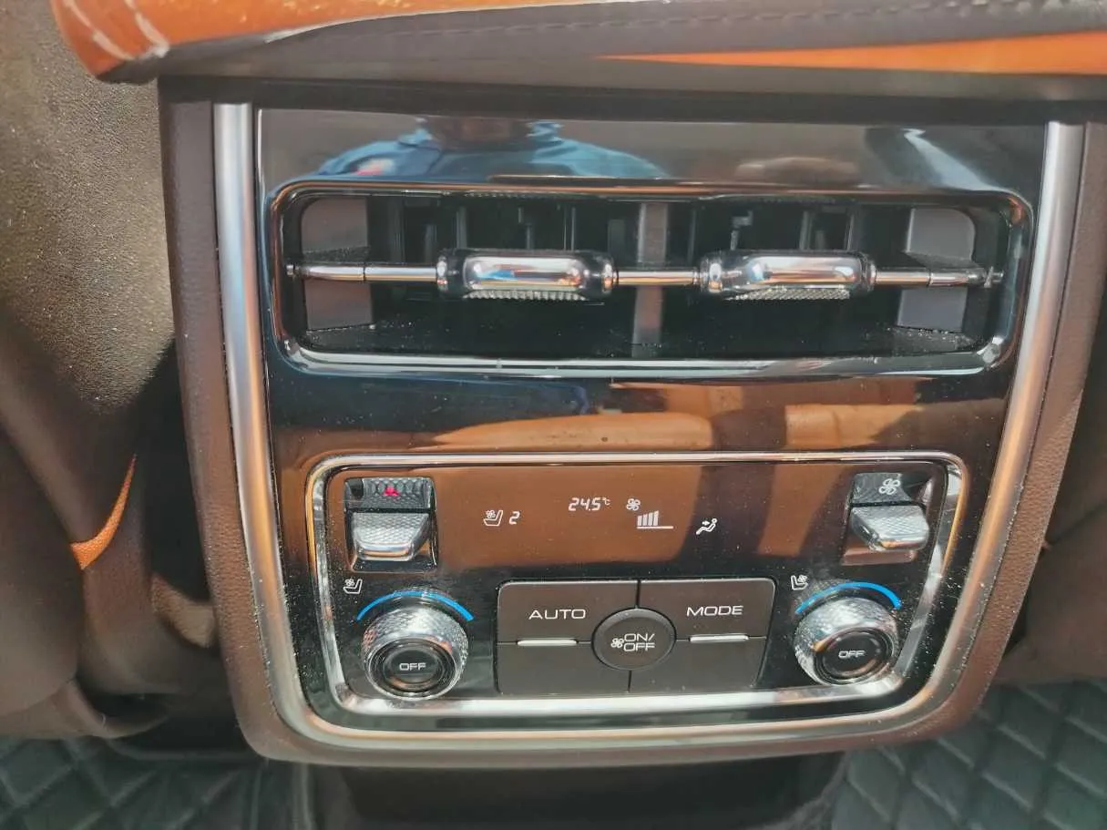 Car image 40