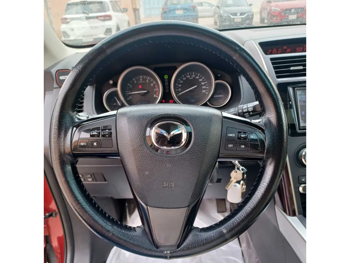 Car image 19