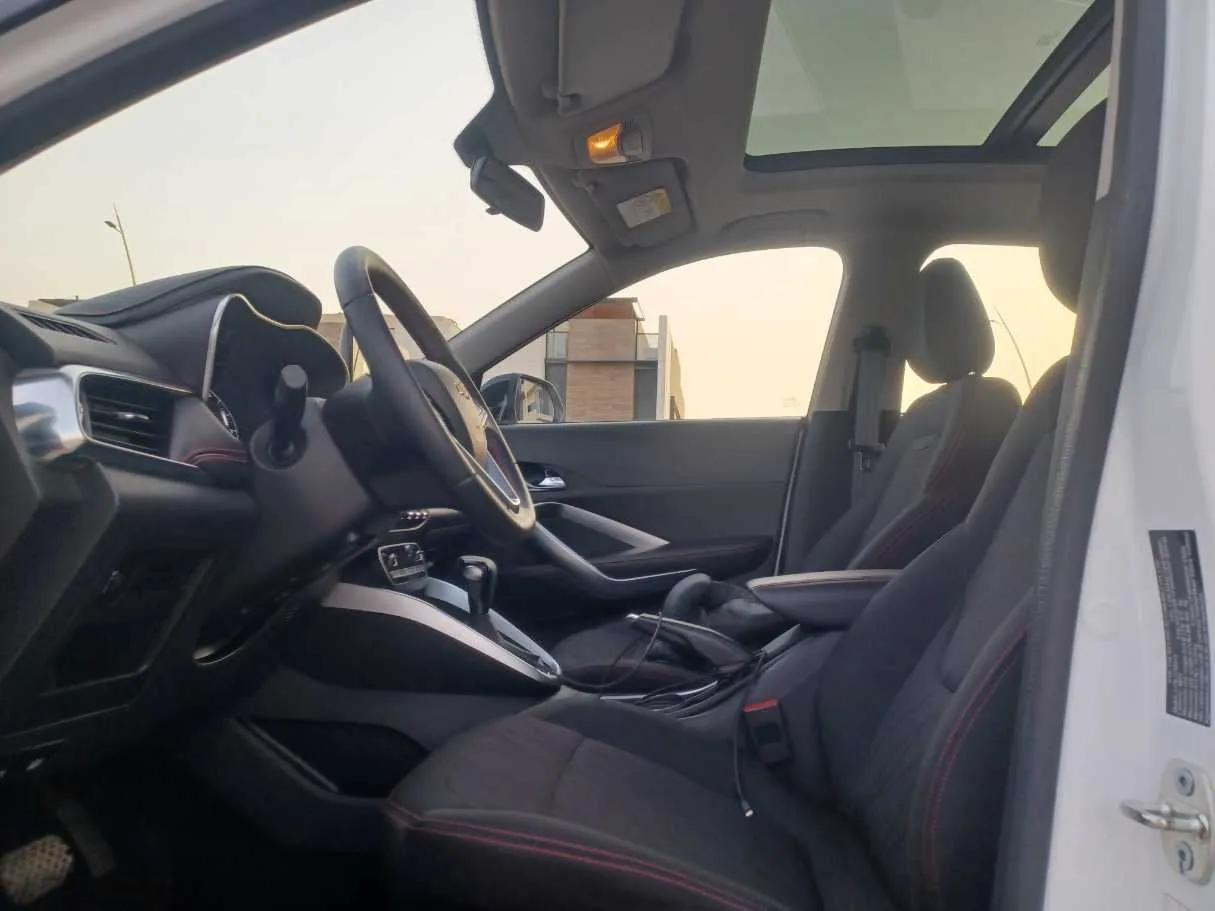 Car image 11