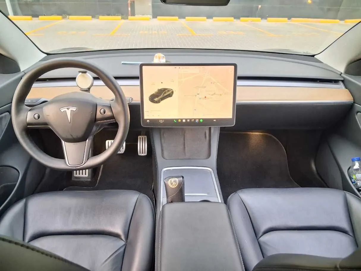 Car image 16
