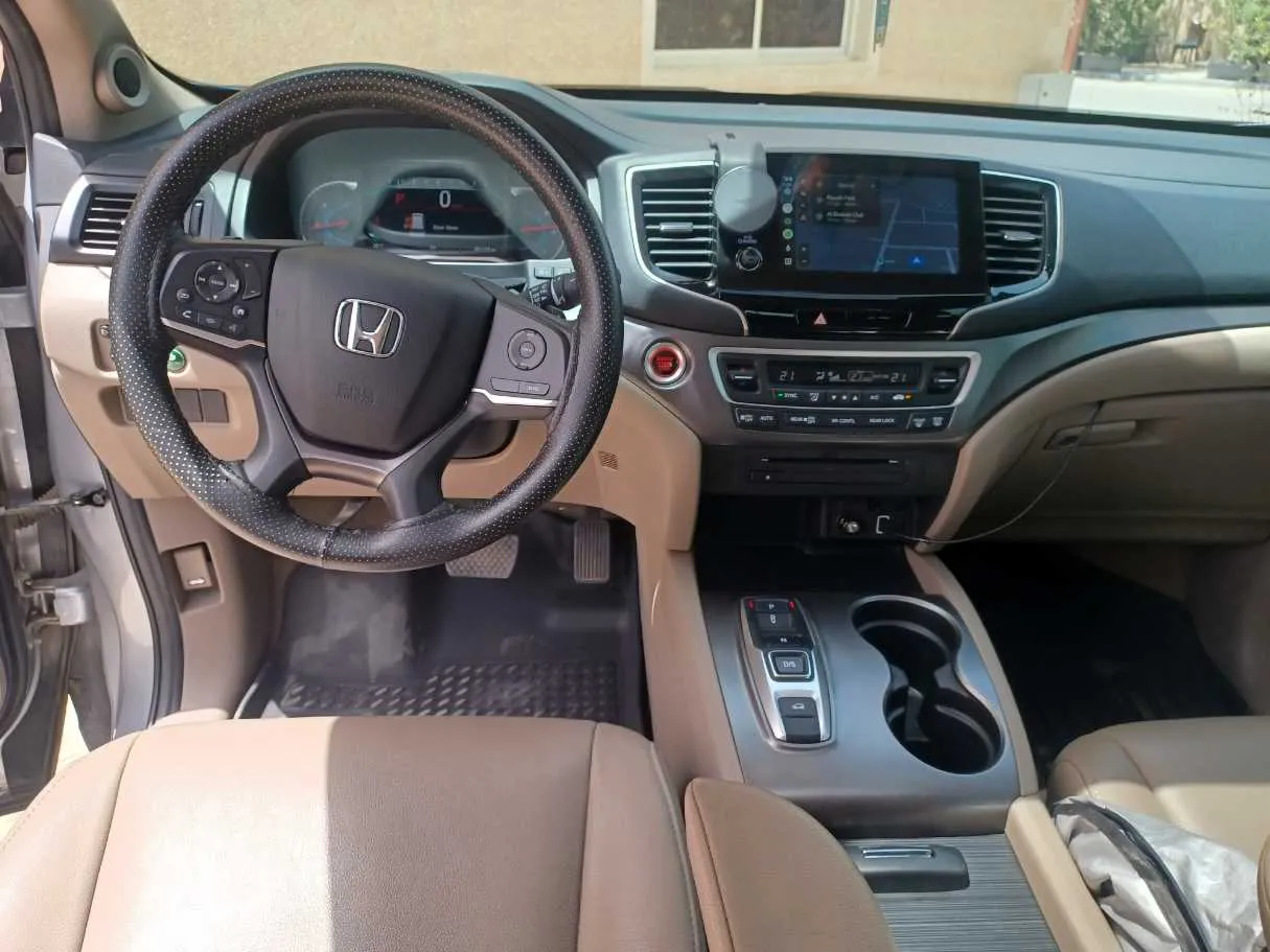 Car image 16