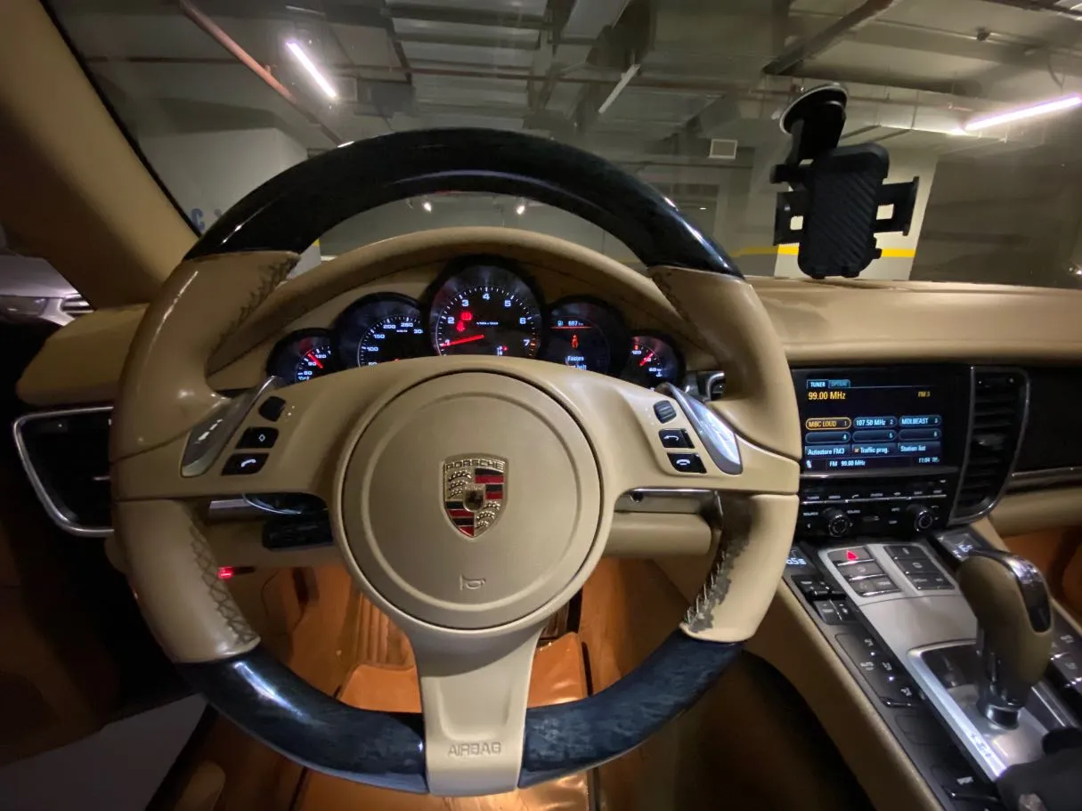 Car image 18