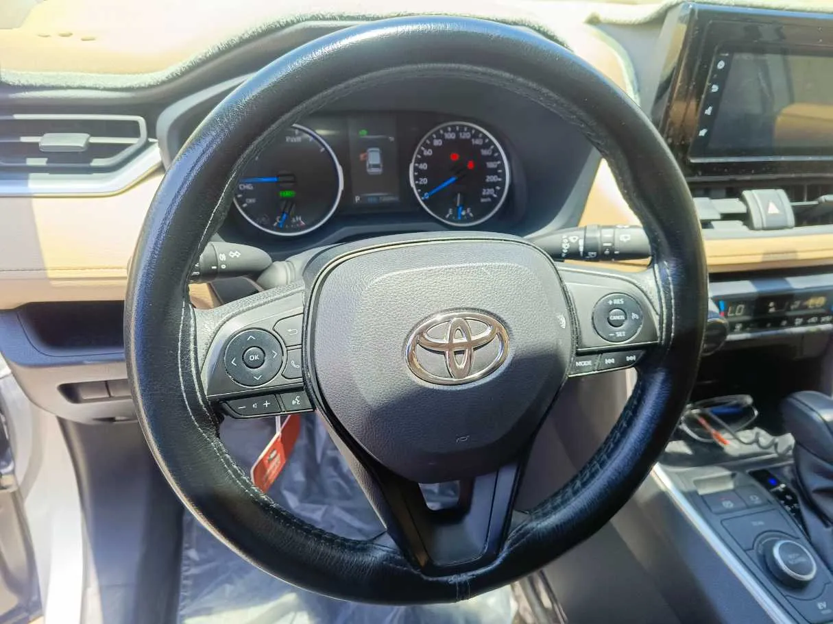 Car image 21