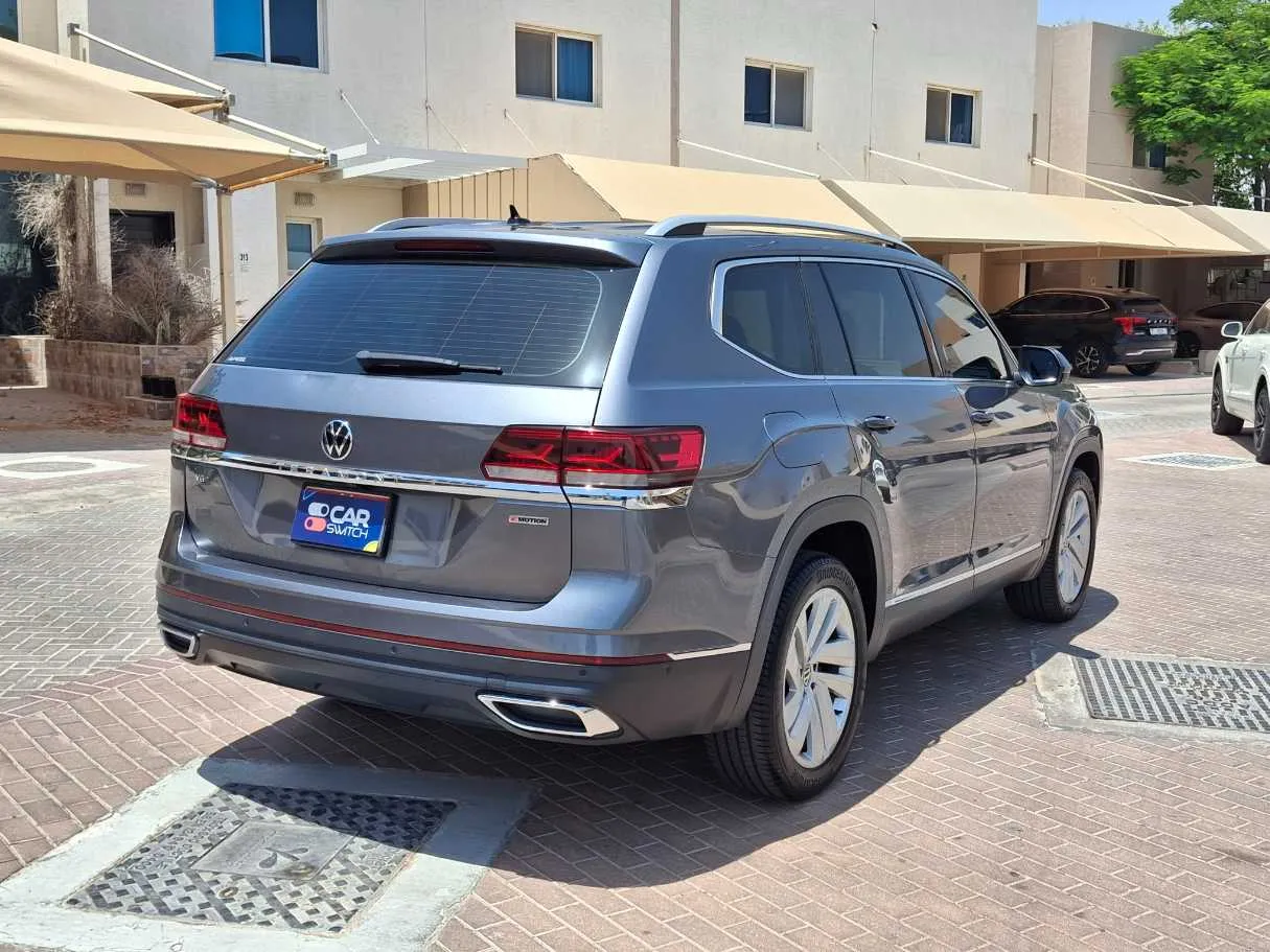 Car image 5
