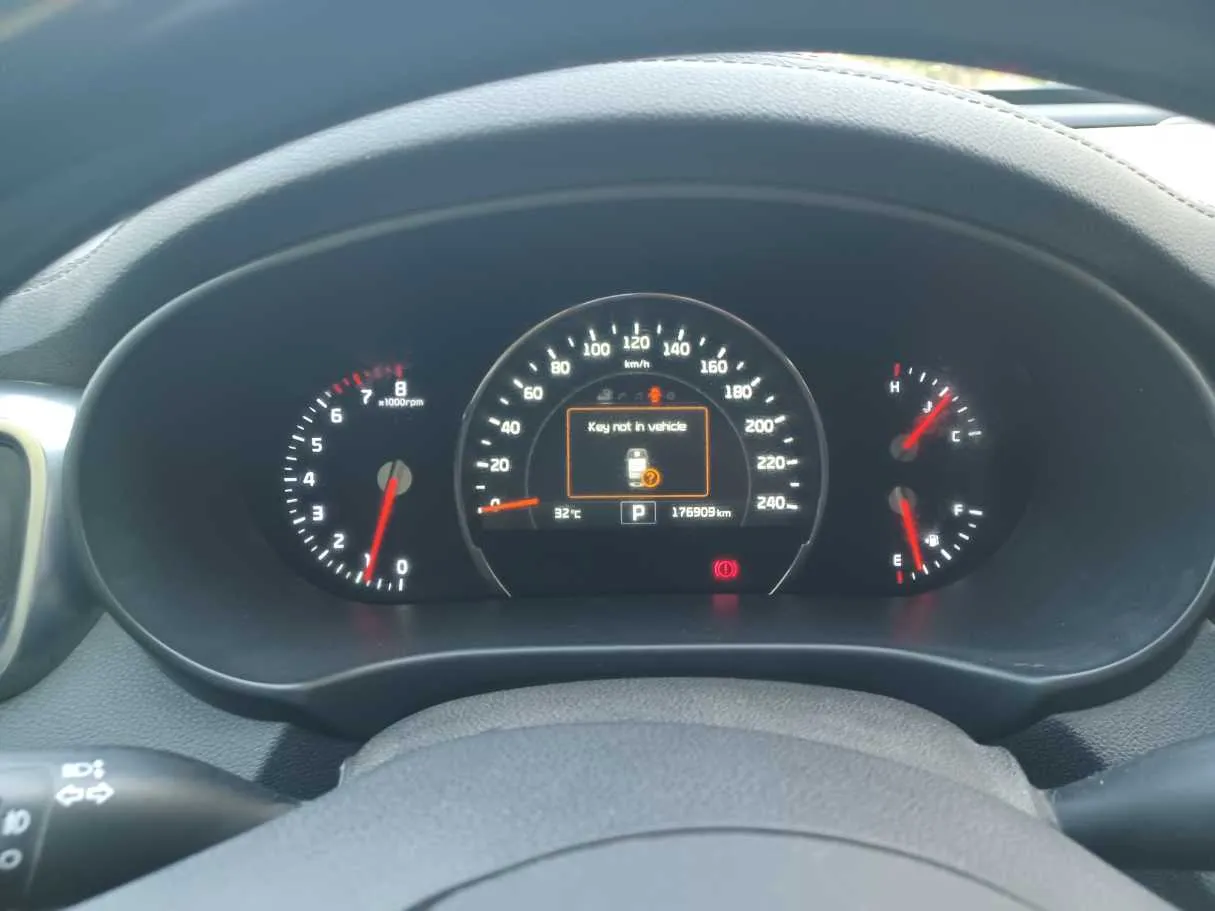 Car image 17