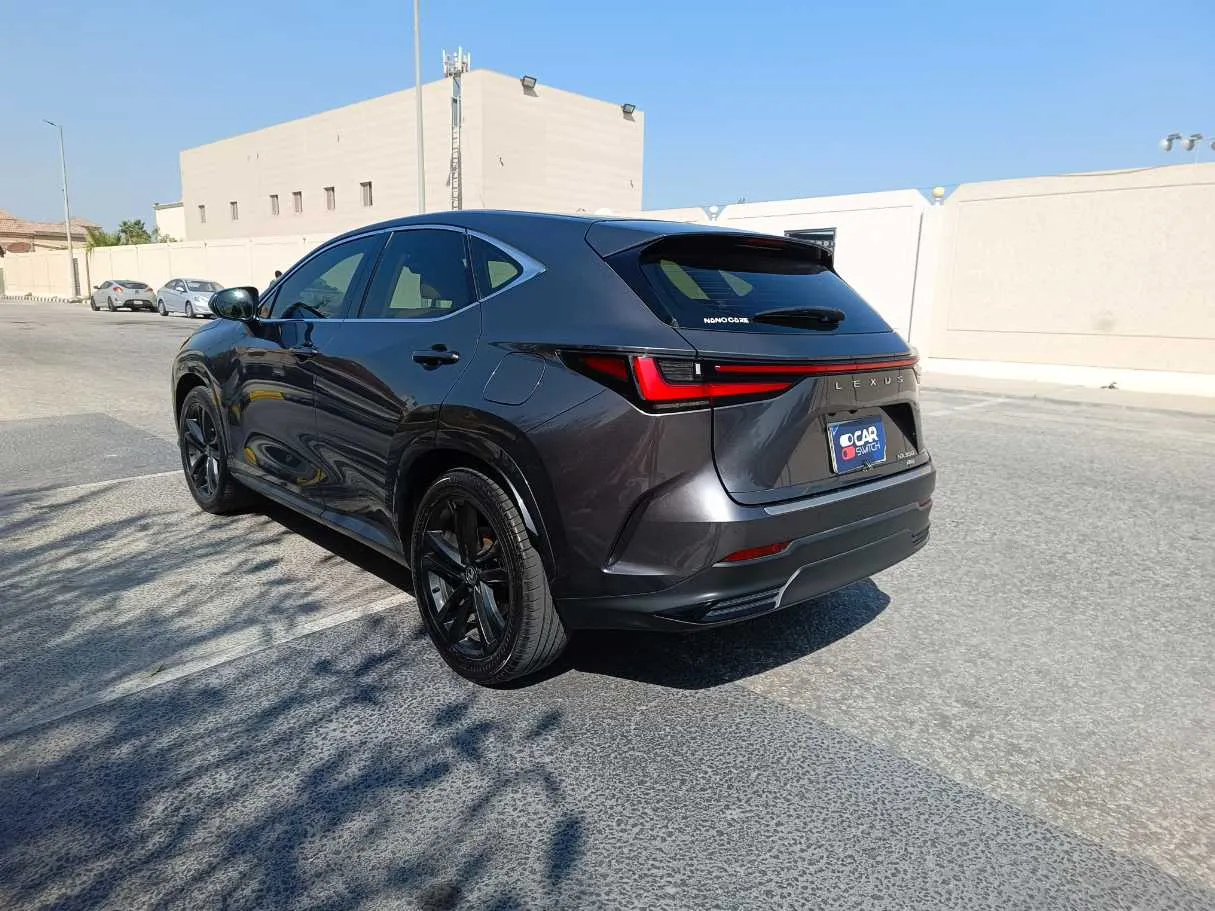 Car image 8