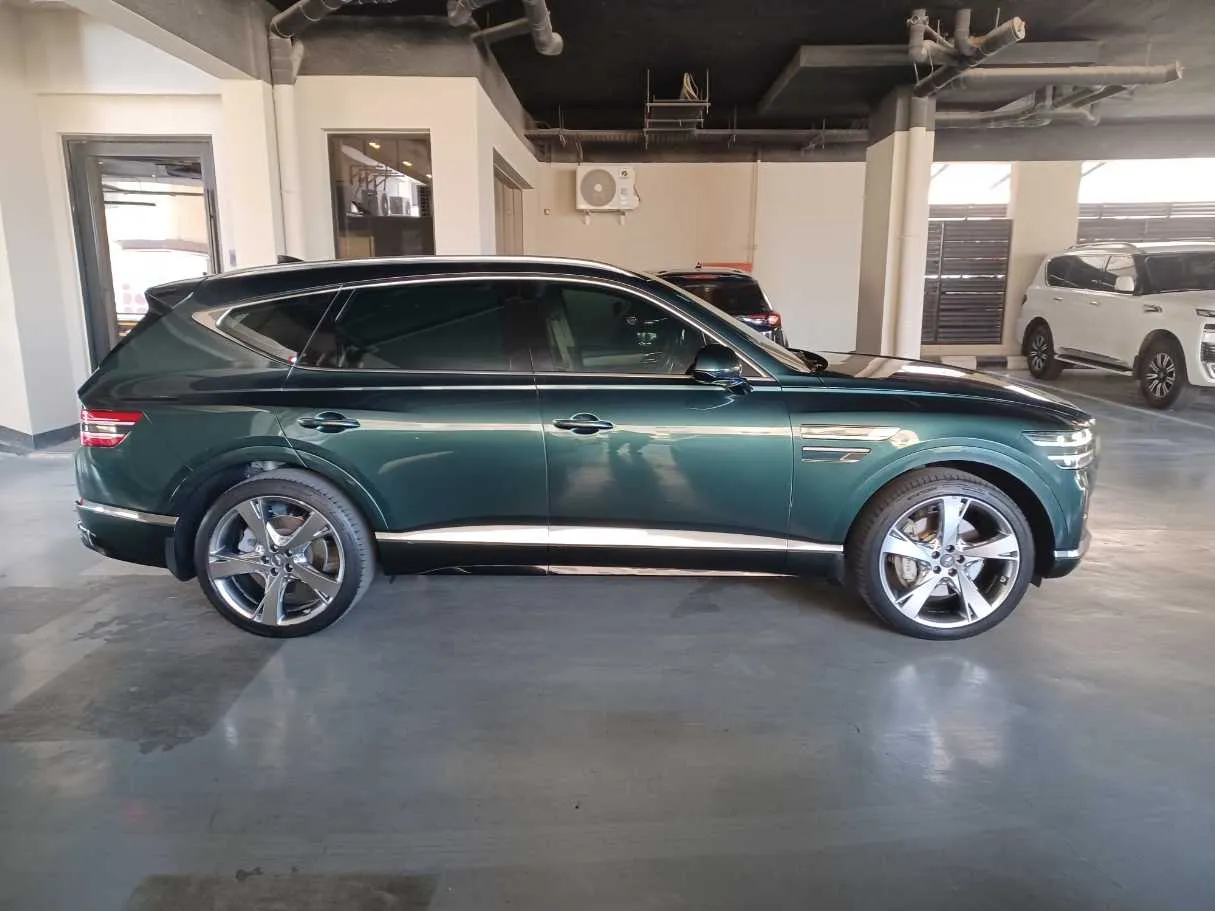 Car image 4