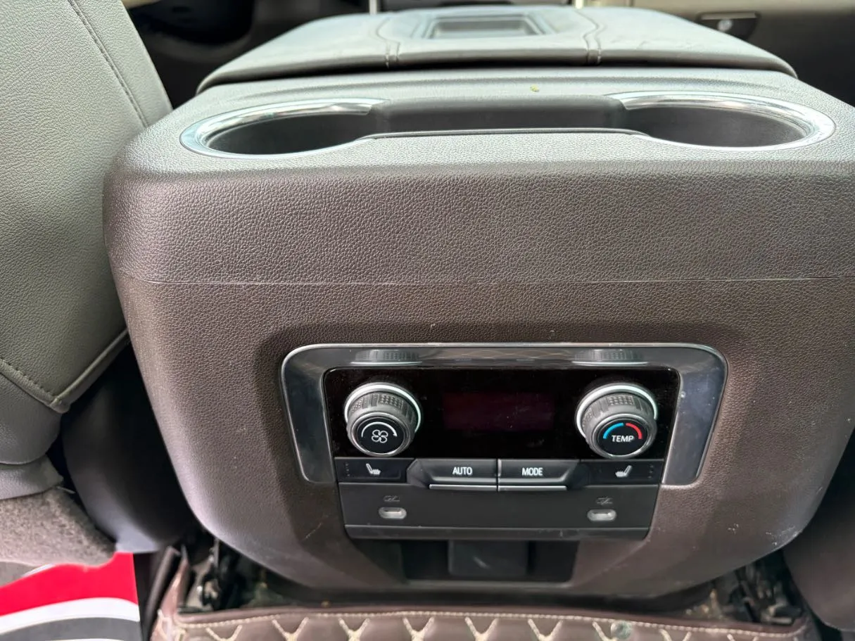 Car image 25