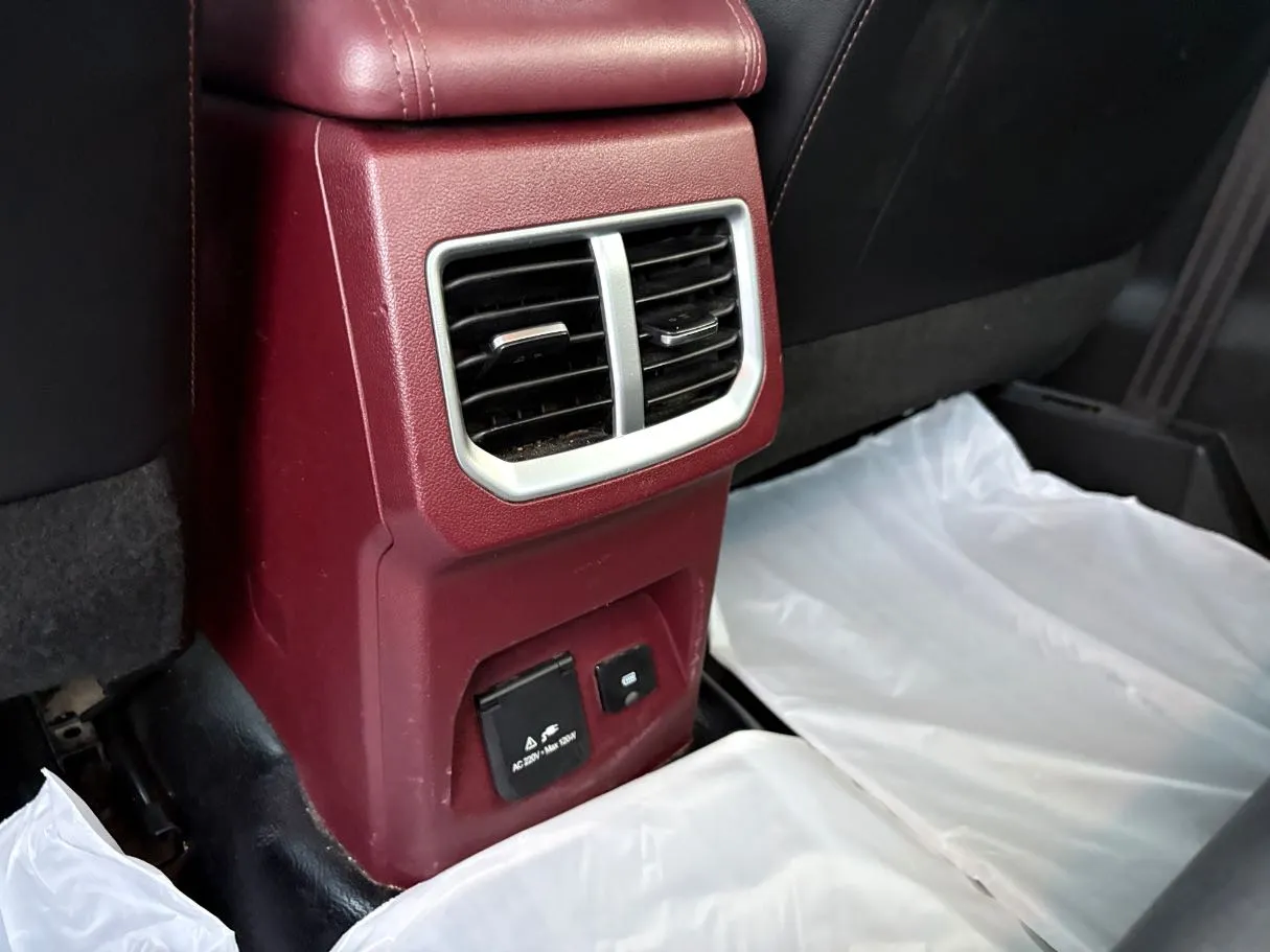 Car image 27