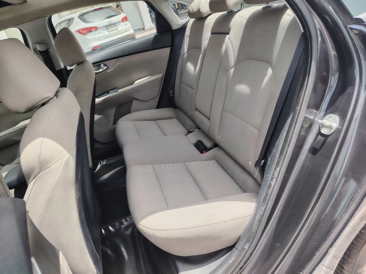 Car image 16