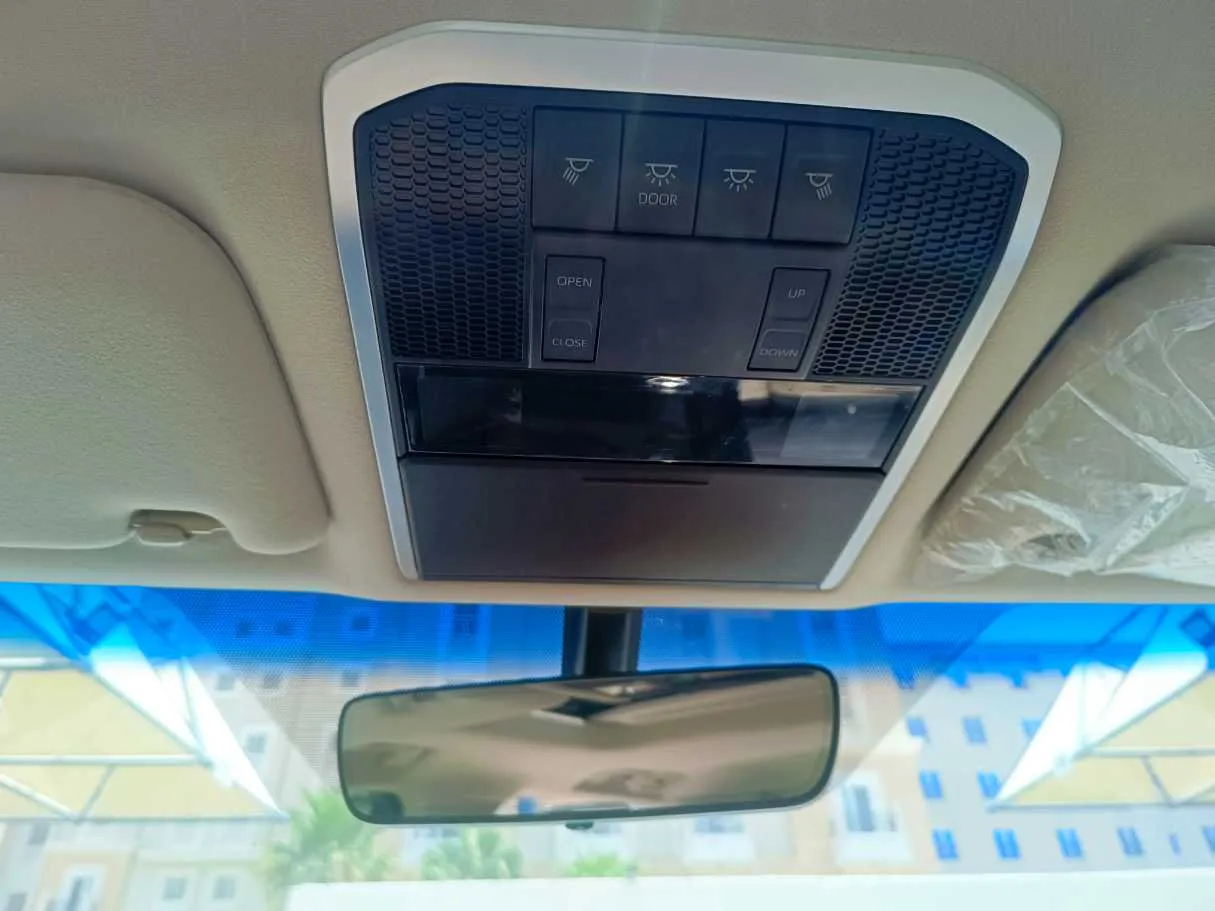Car image 32