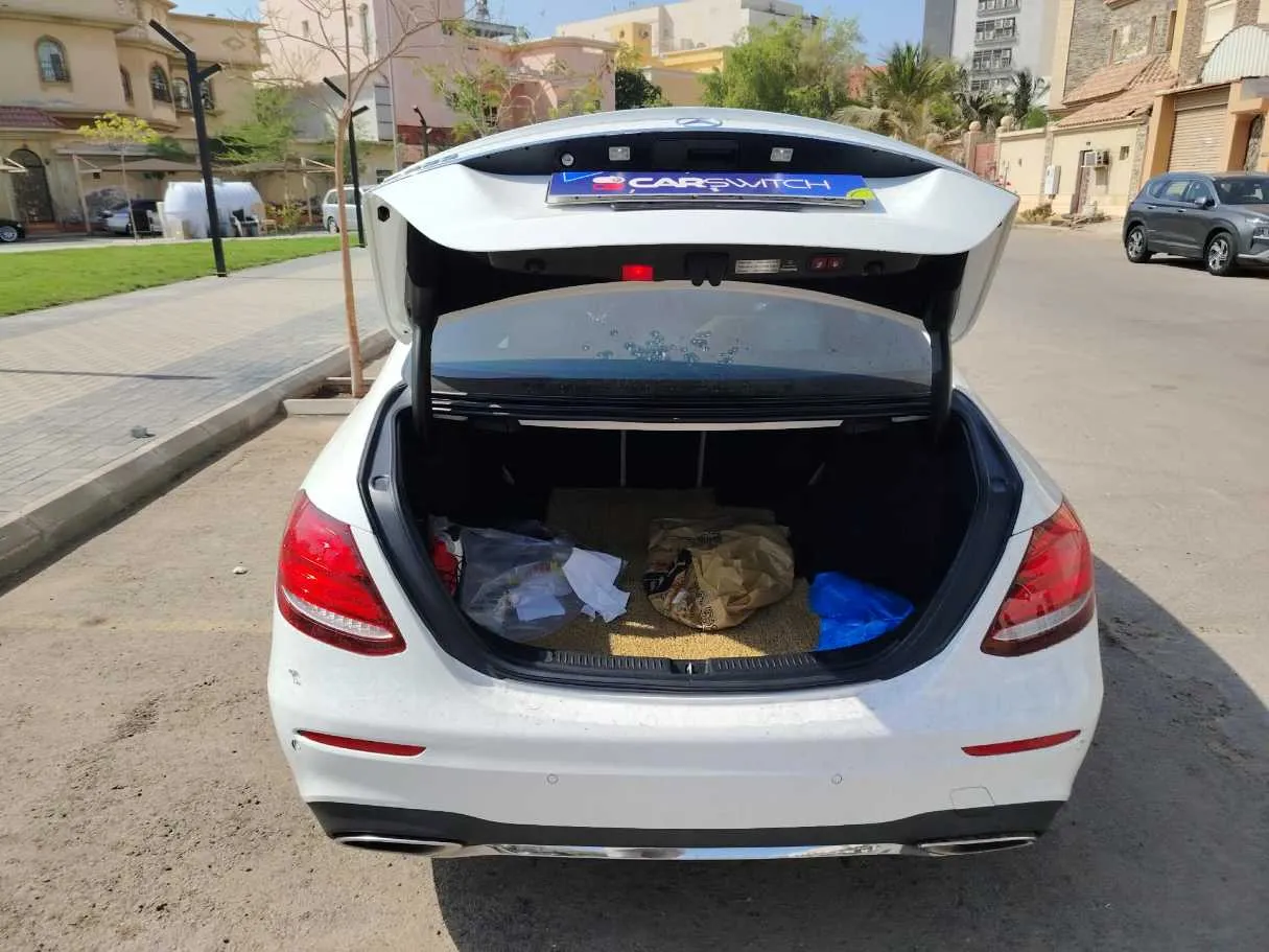 Car image 30