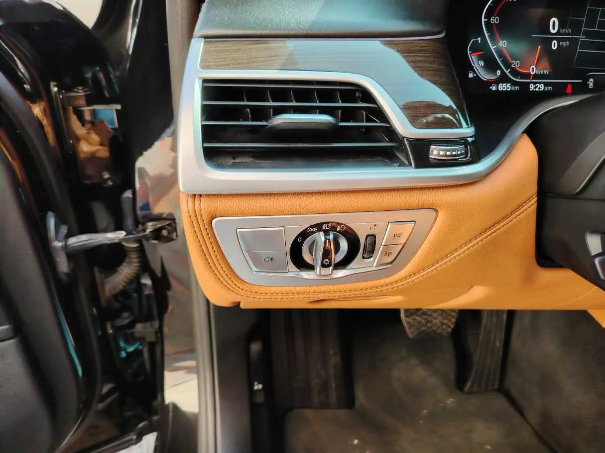 Car image 39