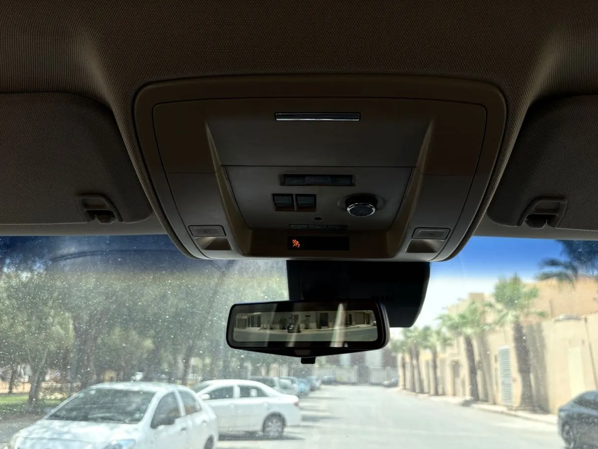 Car image 28