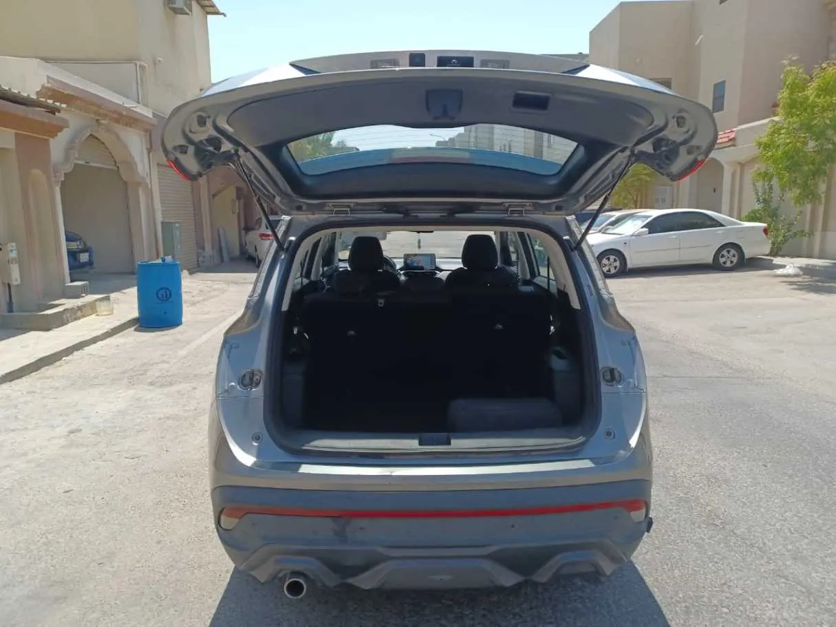 Car image 19