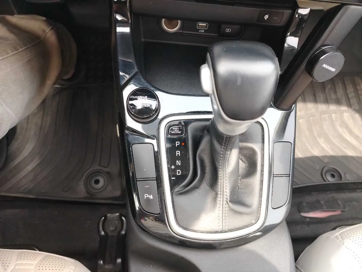 Car image 26