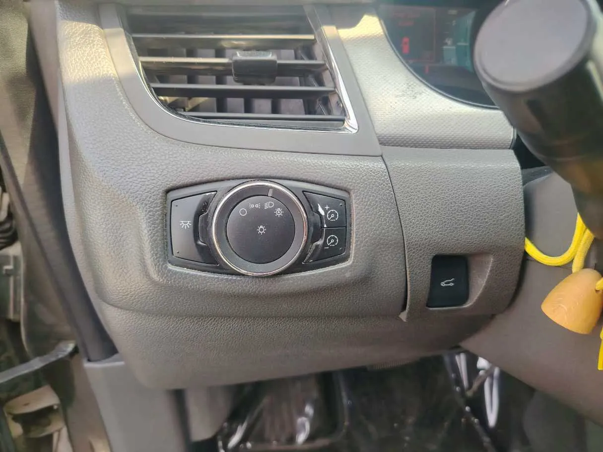 Car image 35