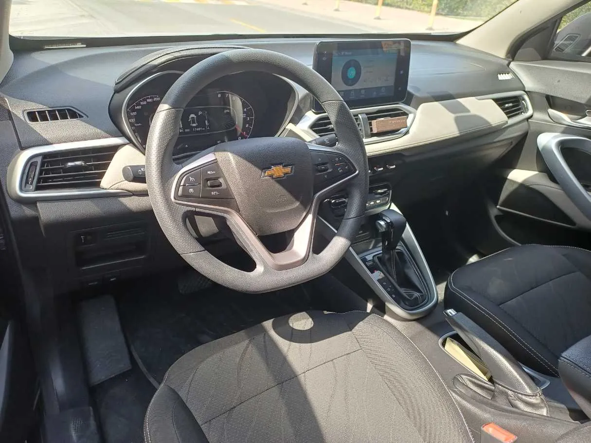 Car image 12