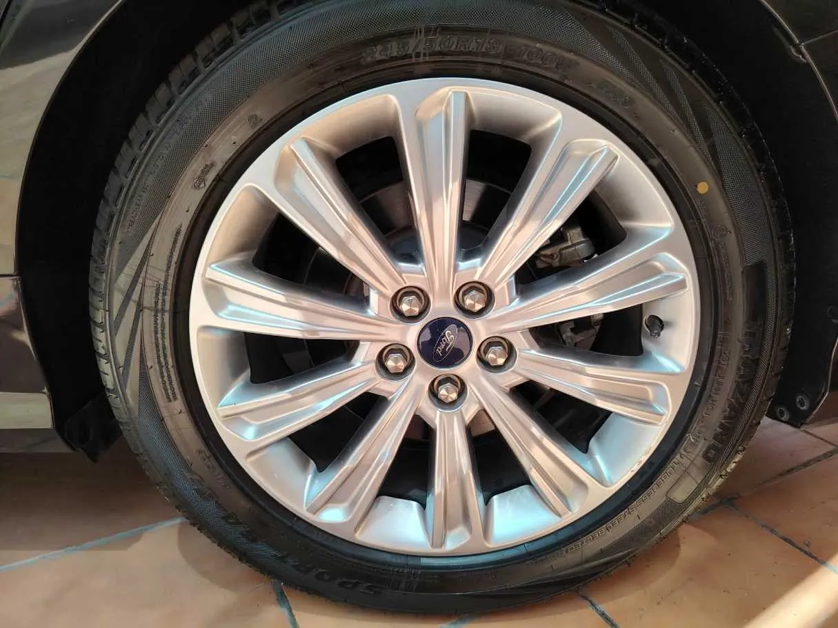 Car image 10