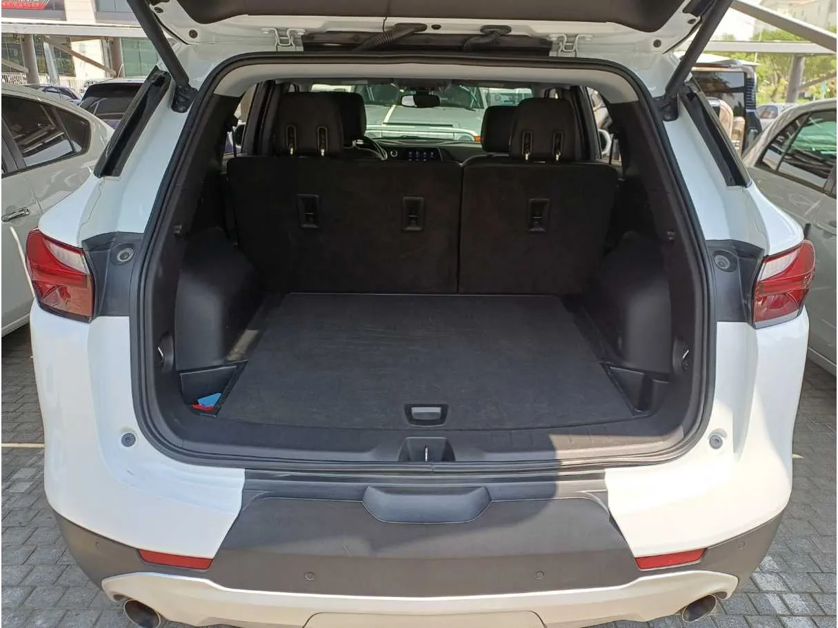Car image 20