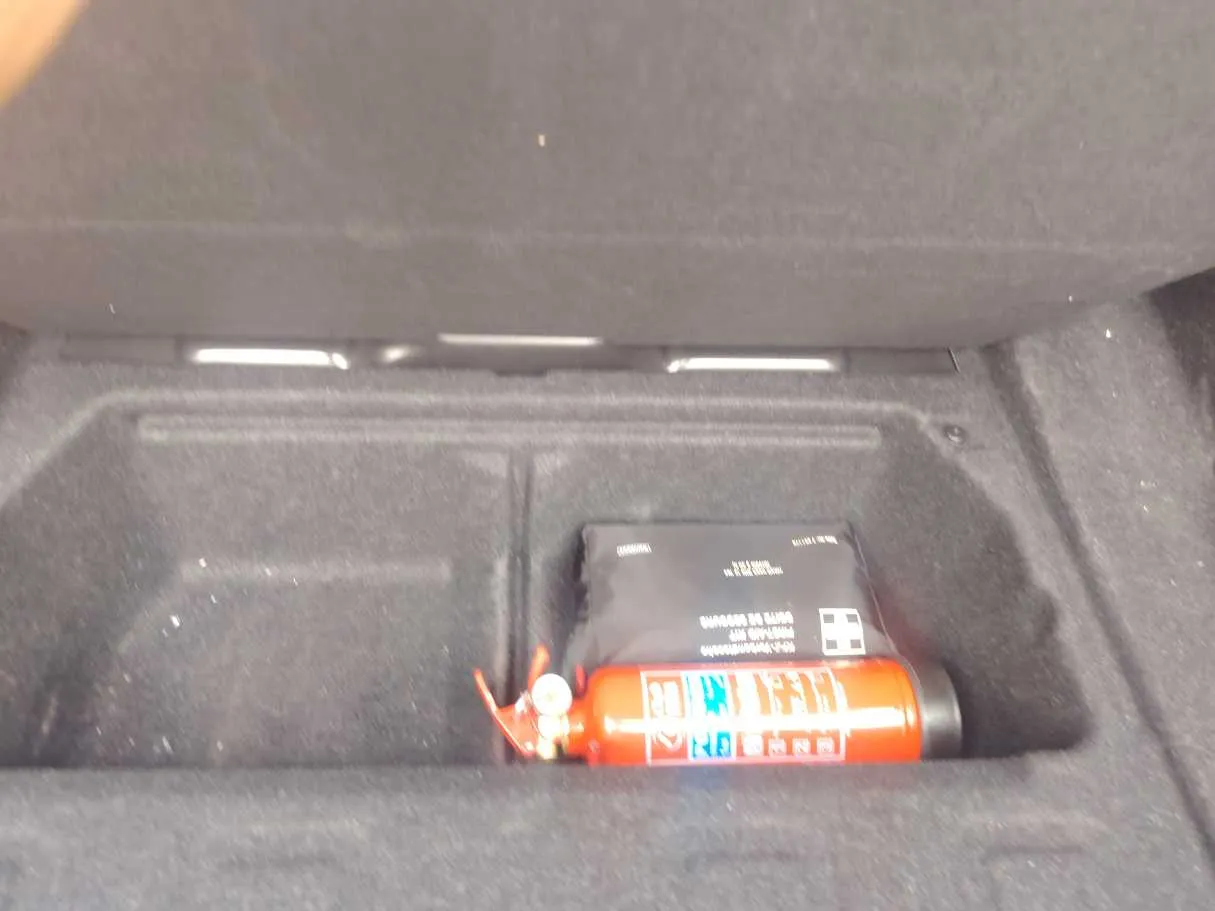 Car image 27