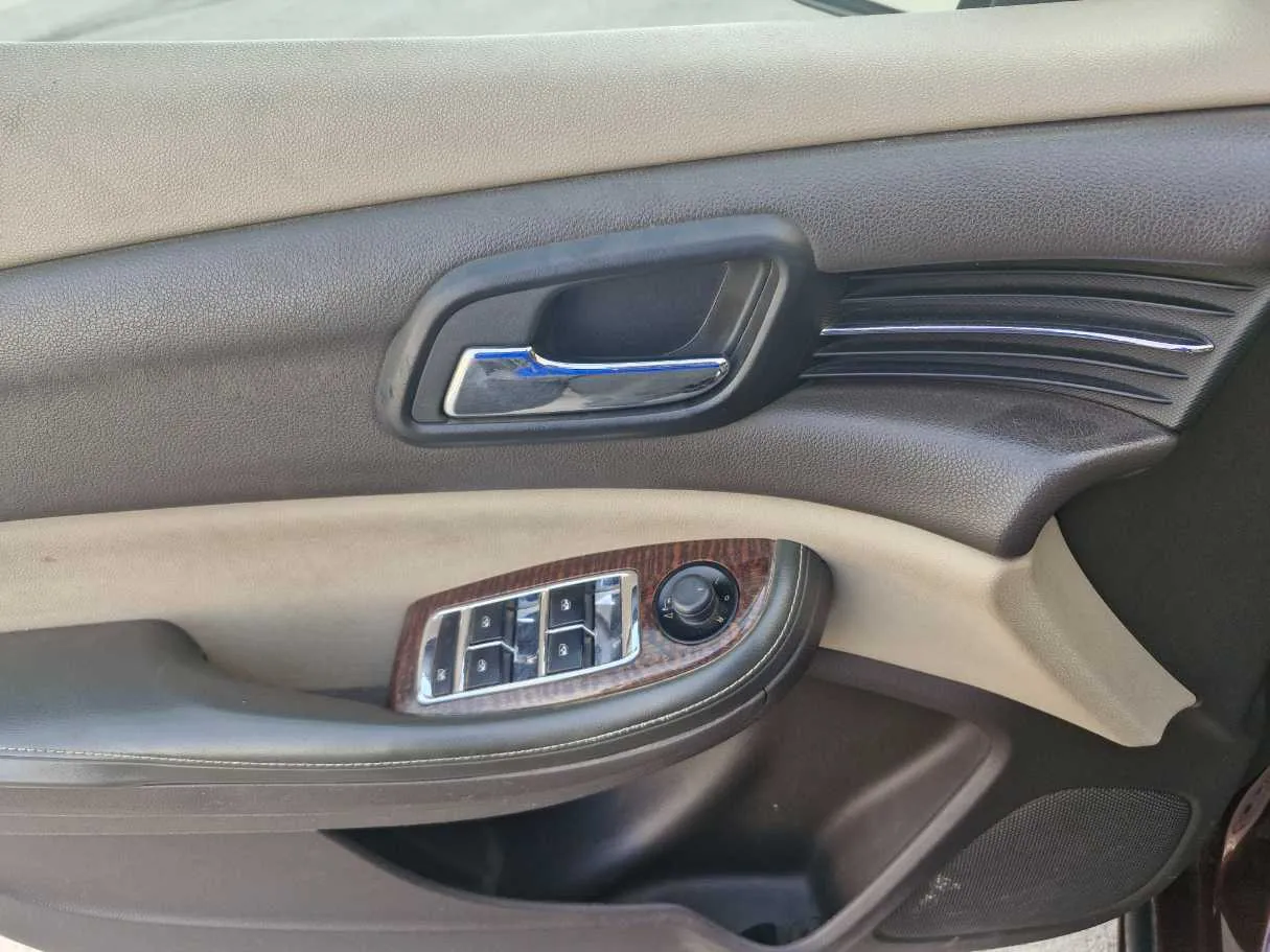 Car image 11