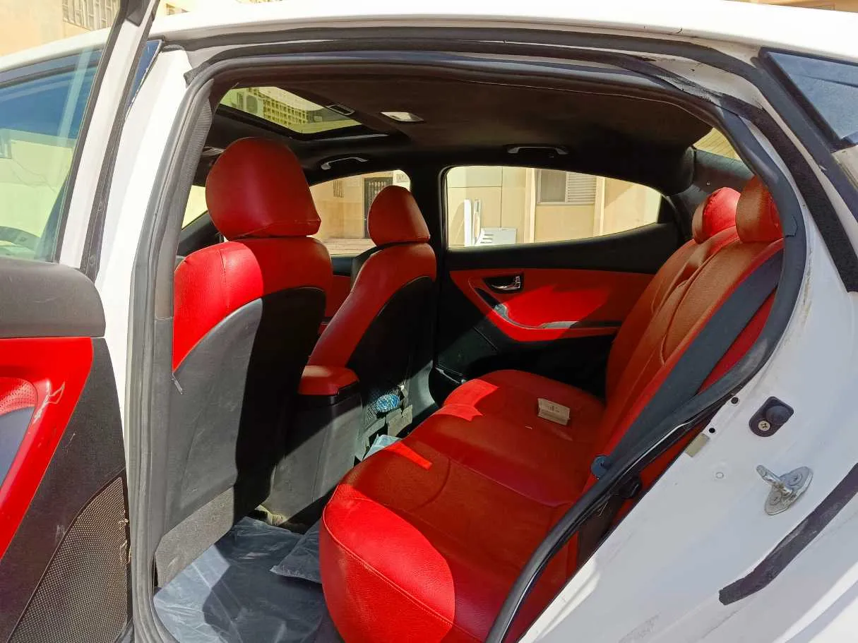 Car image 16