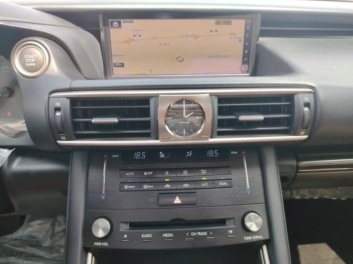 Car image 18
