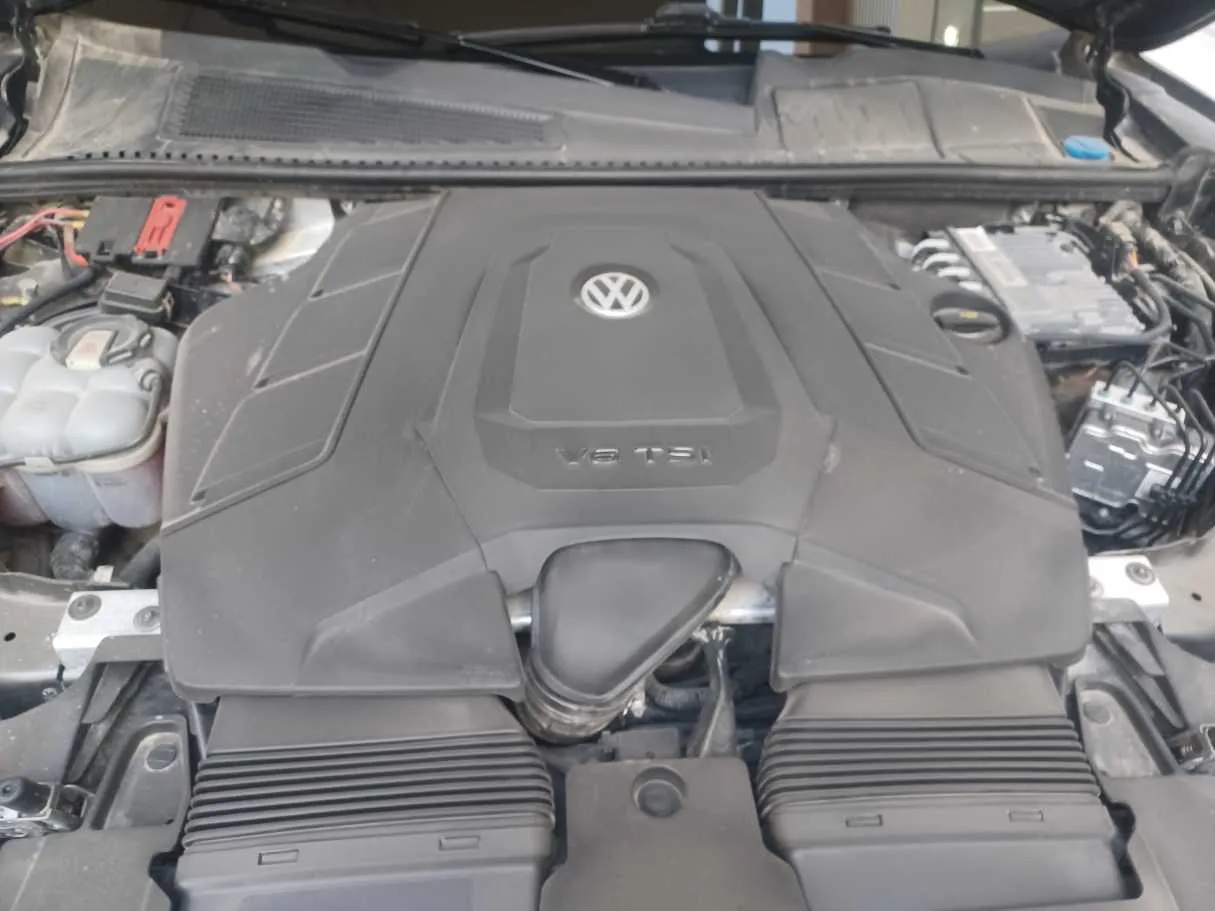Car image 24