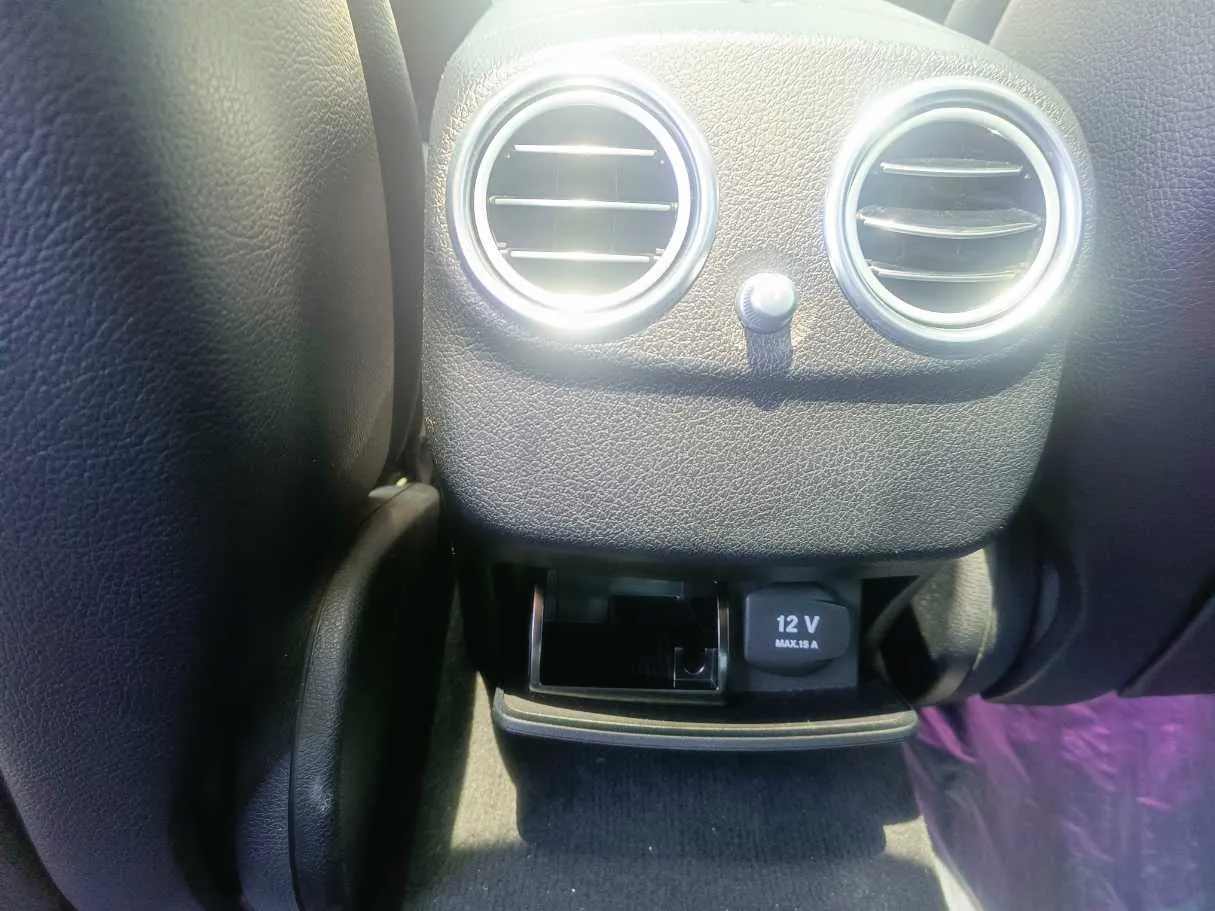 Car image 30