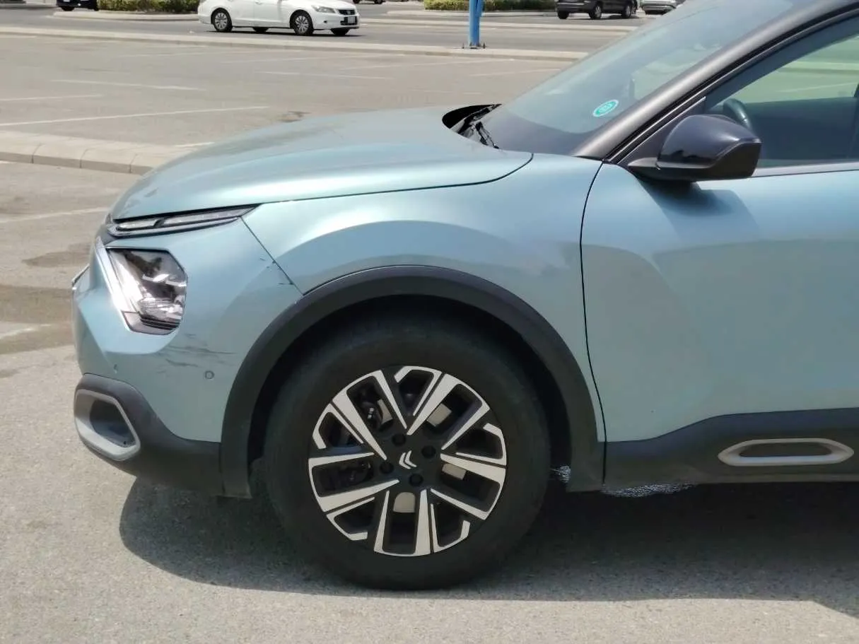 Car image 9