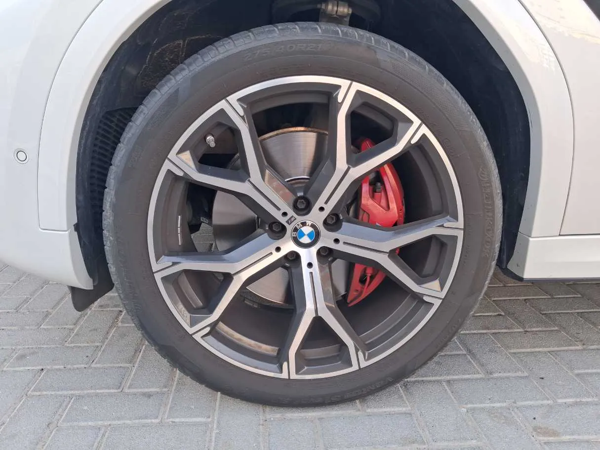 Car image 9