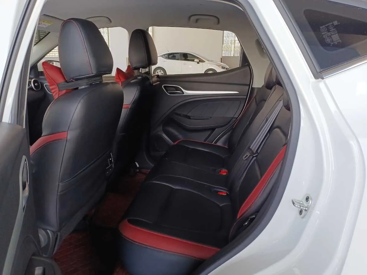 Car image 13