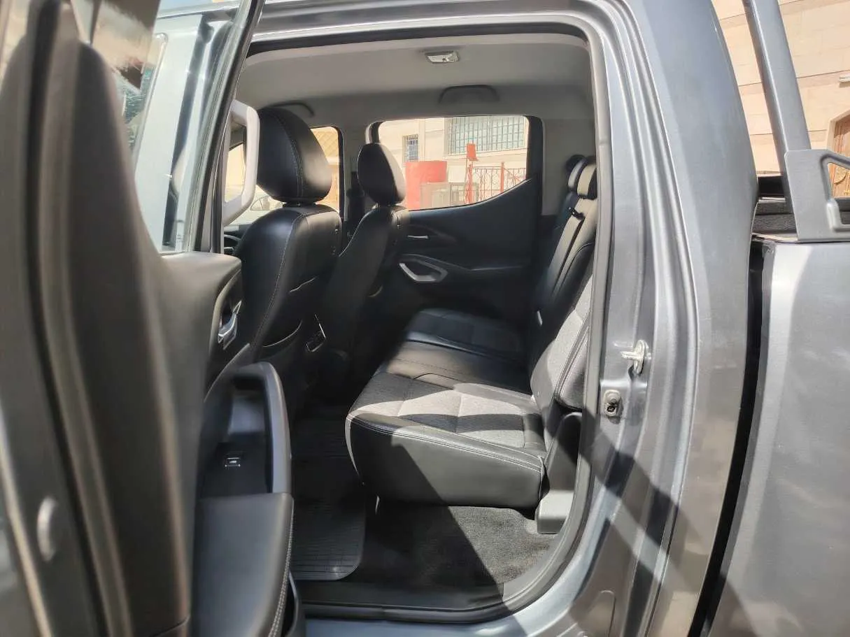 Car image 15