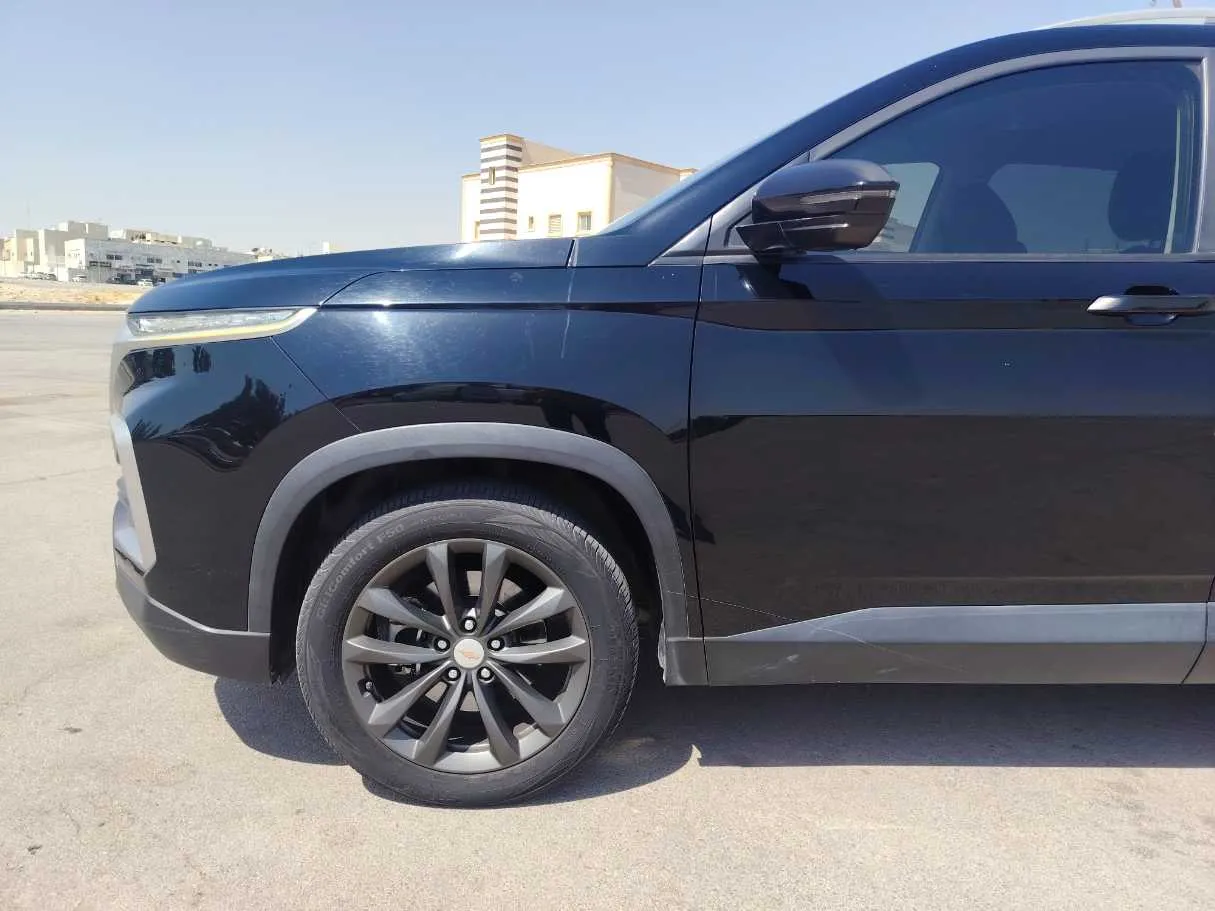 Car image 9