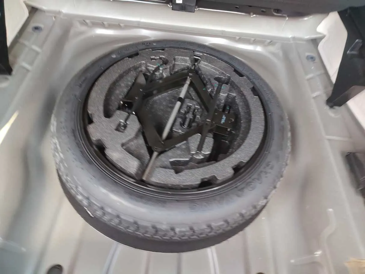 Car image 33