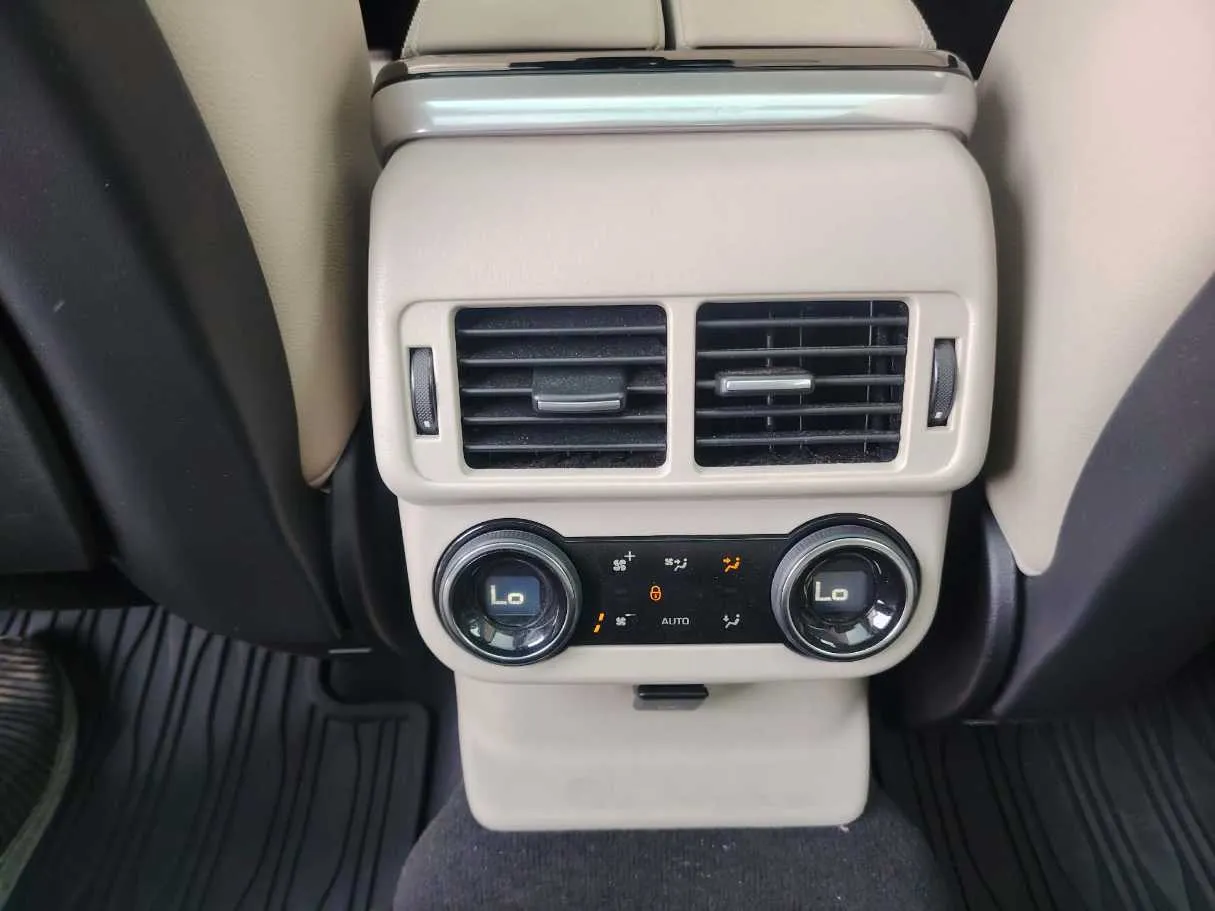 Car image 35