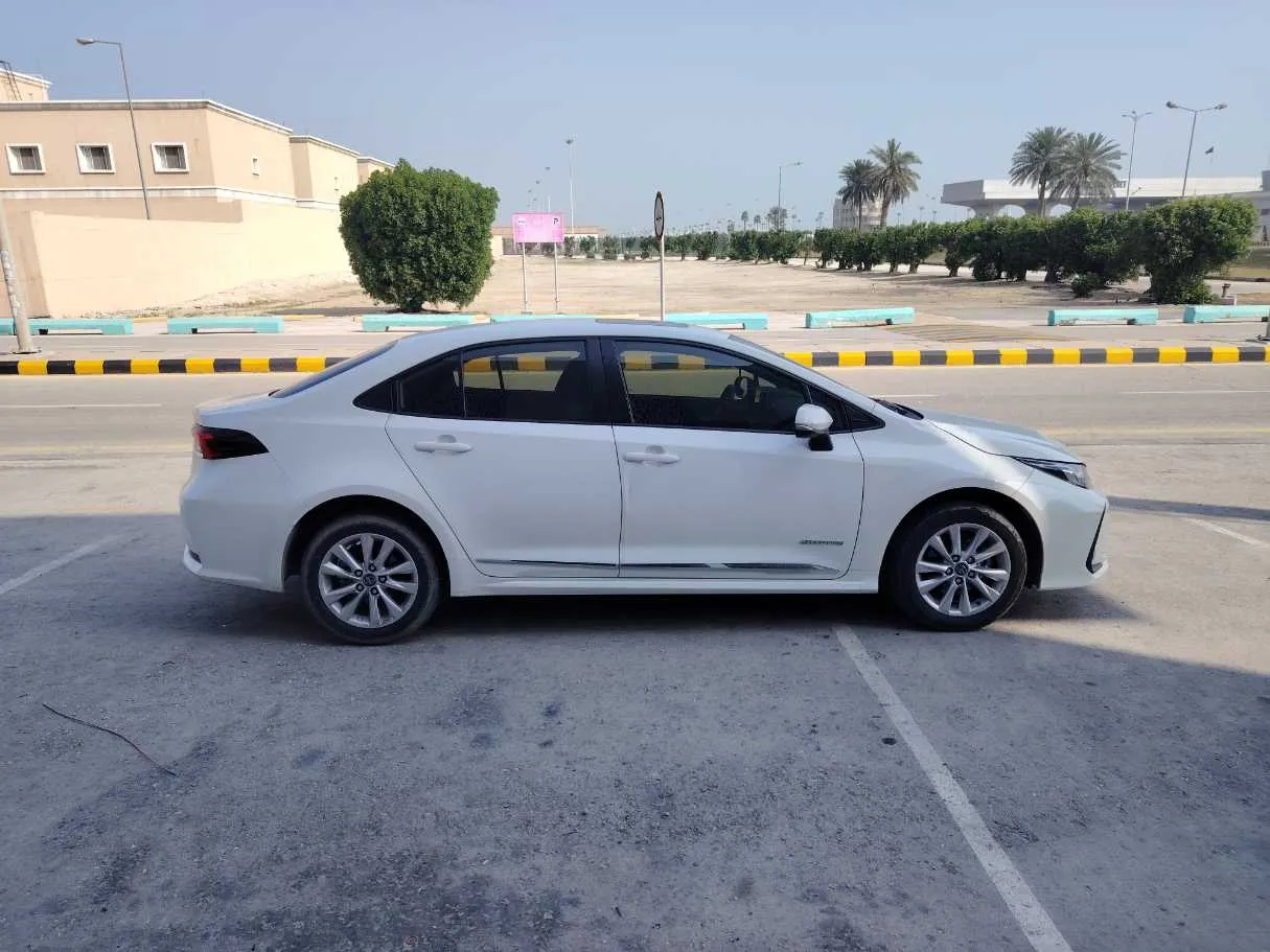 Car image 4