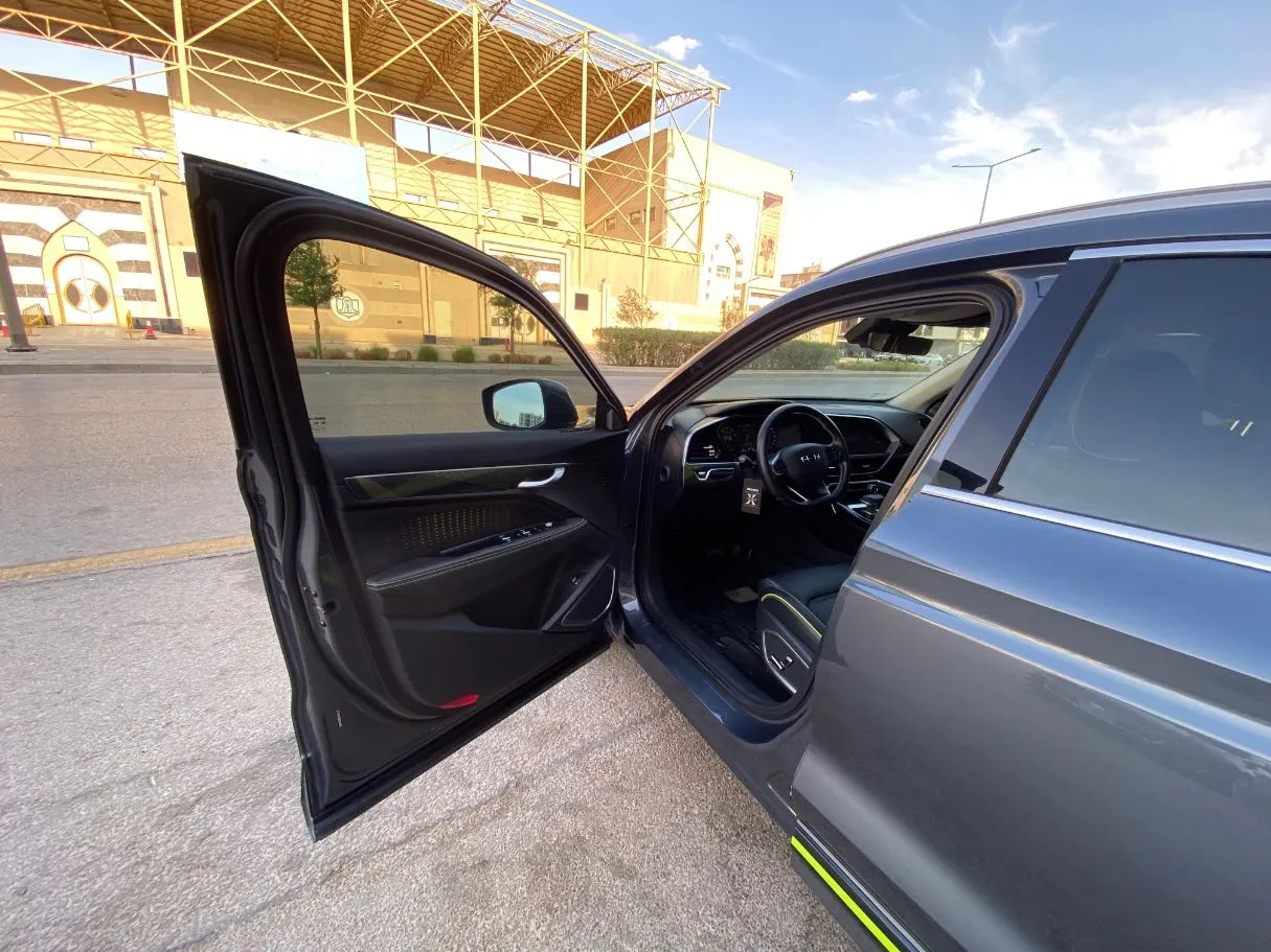Car image 10