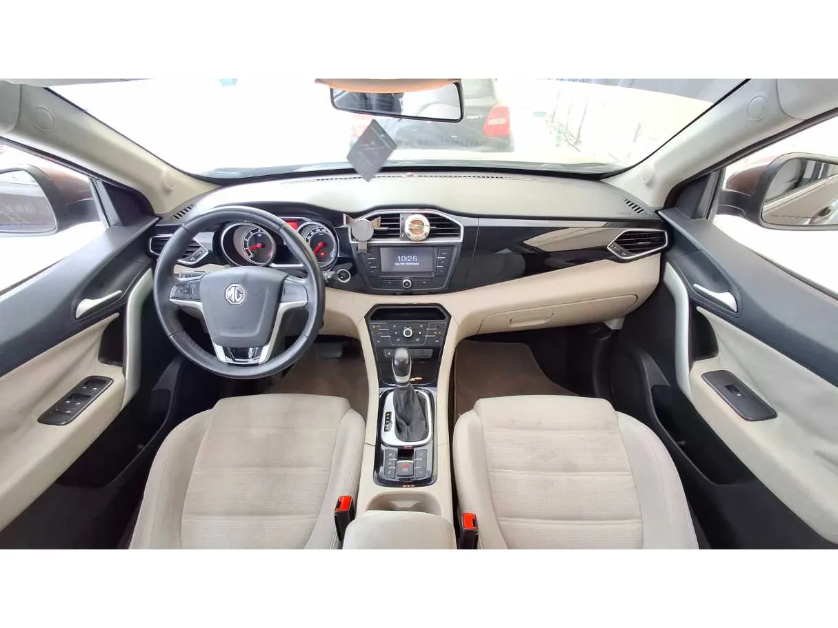 Car image 18