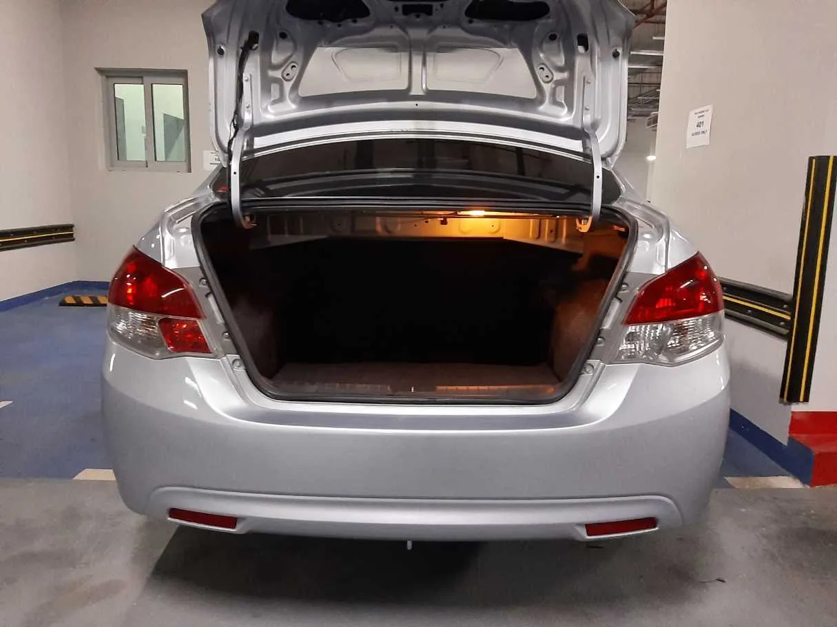 Car image 19